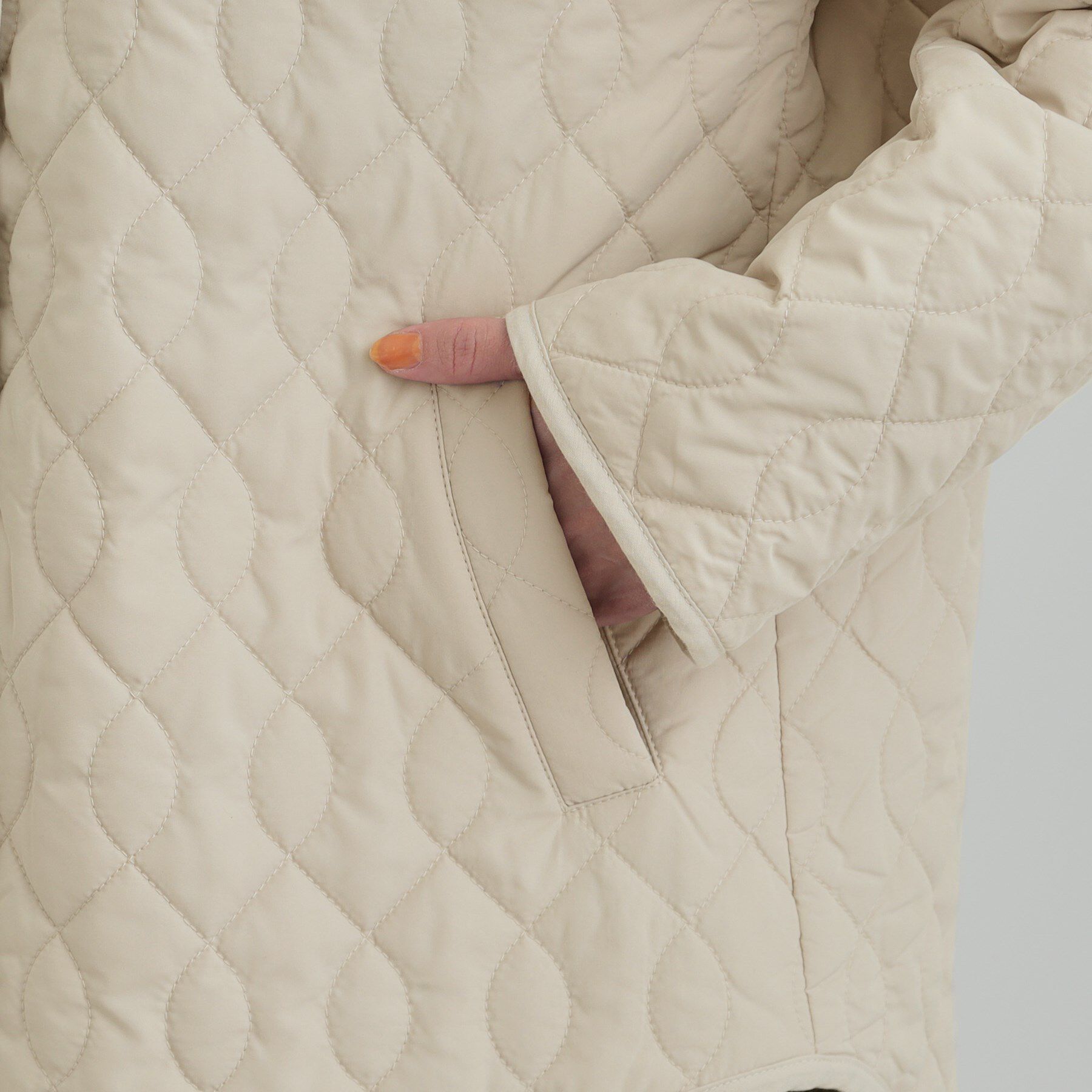 SHOO･LA･RUE「【洗濯機可/S-LL/撥水】ゴールドパーツで女性らしさをプラス 大人が着たい ノーカラーキルトジャケ」|ノーカラージャケット|