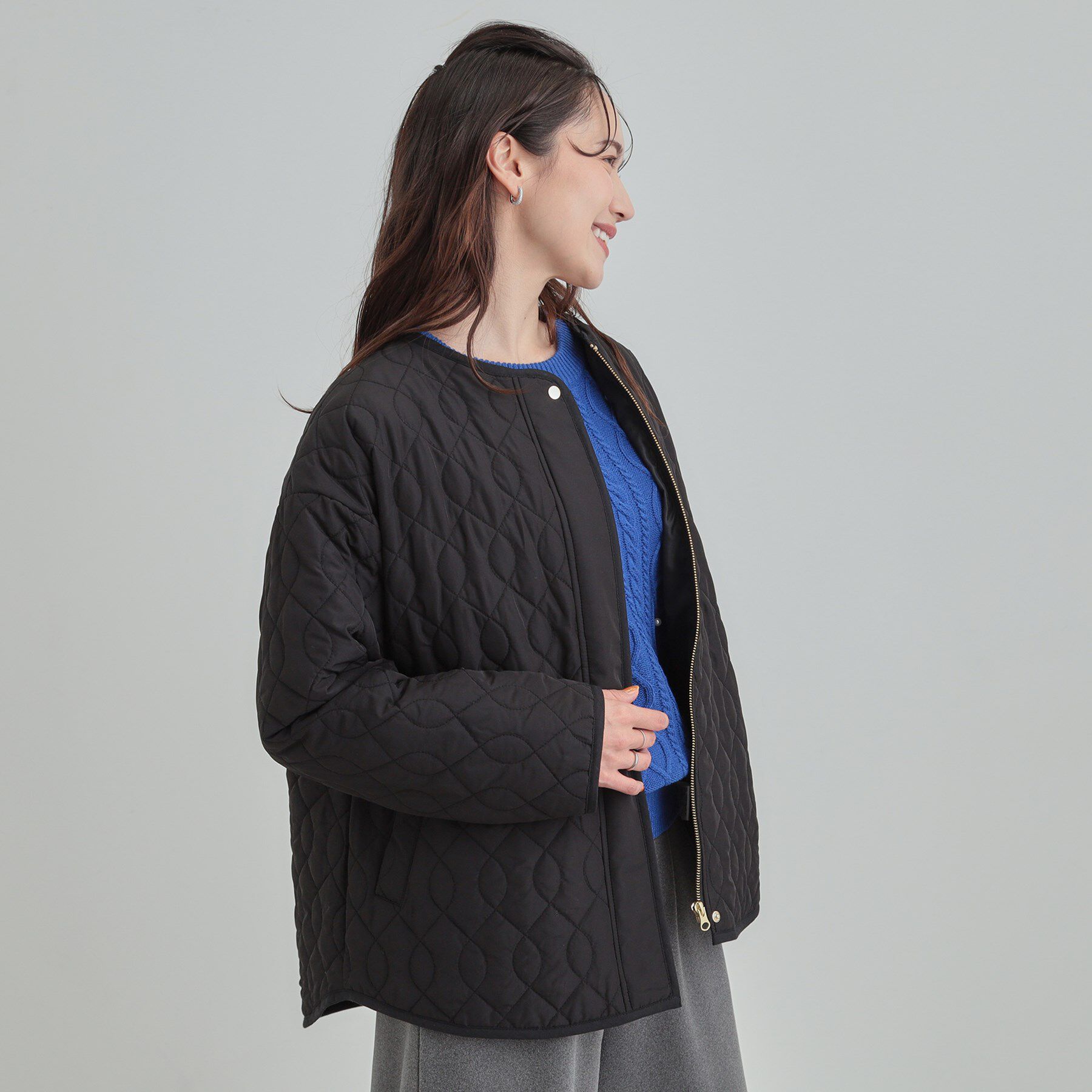 SHOO･LA･RUE「【洗濯機可/S-LL/撥水】ゴールドパーツで女性らしさをプラス 大人が着たい ノーカラーキルトジャケ」|ノーカラージャケット|