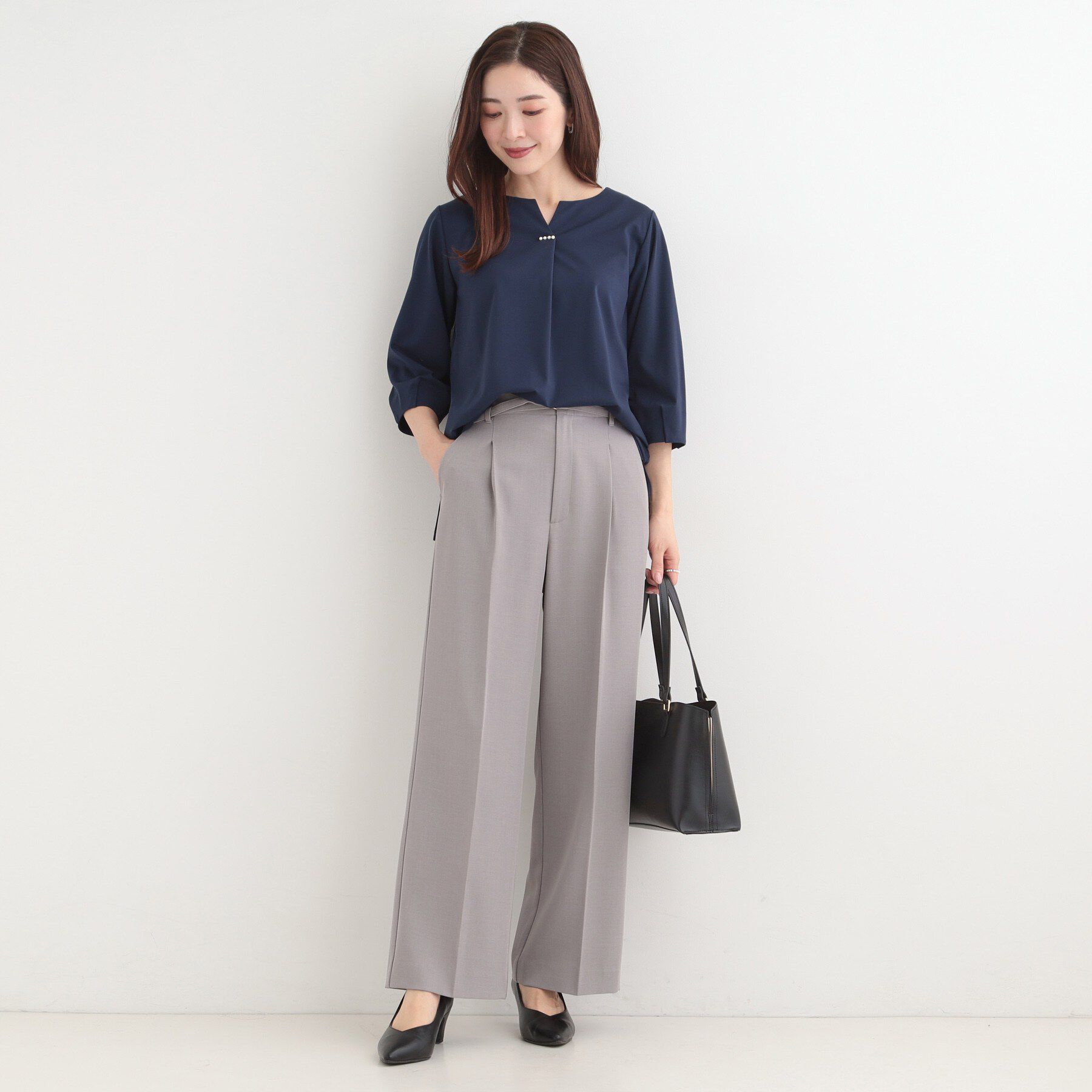 SHOO･LA･RUE「【多機能】パール調付きカットブラウス」|シャツ・ブラウス|