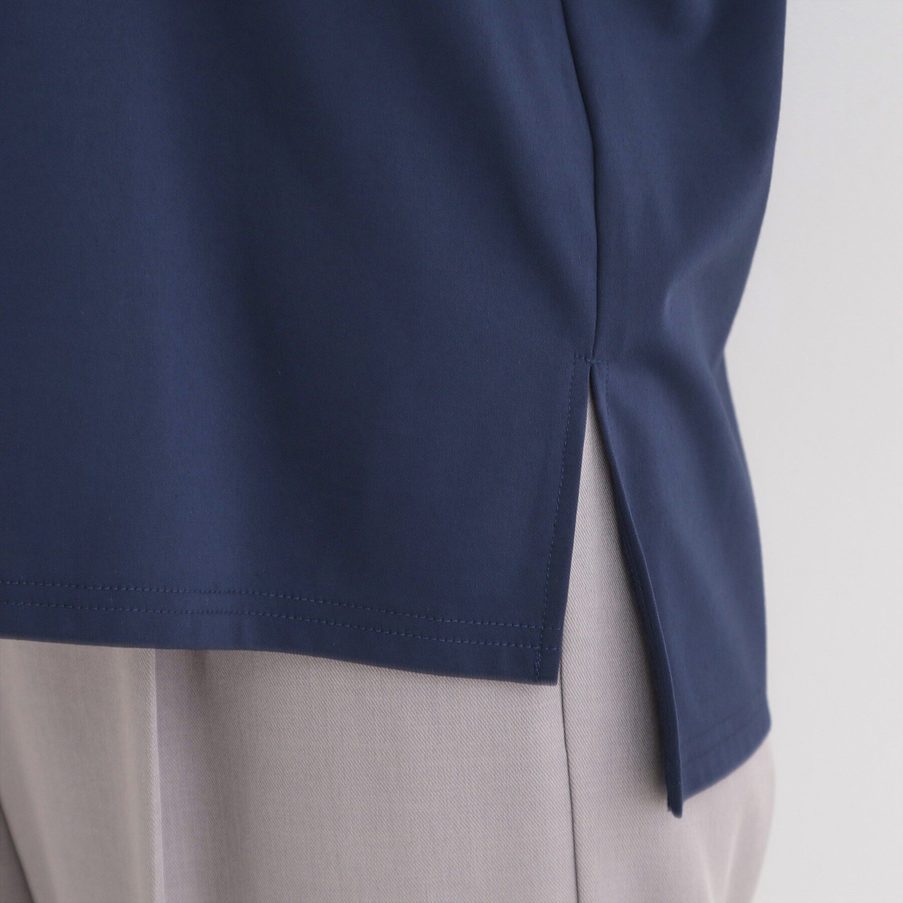 SHOO･LA･RUE「【多機能】パール調付きカットブラウス」|シャツ・ブラウス|