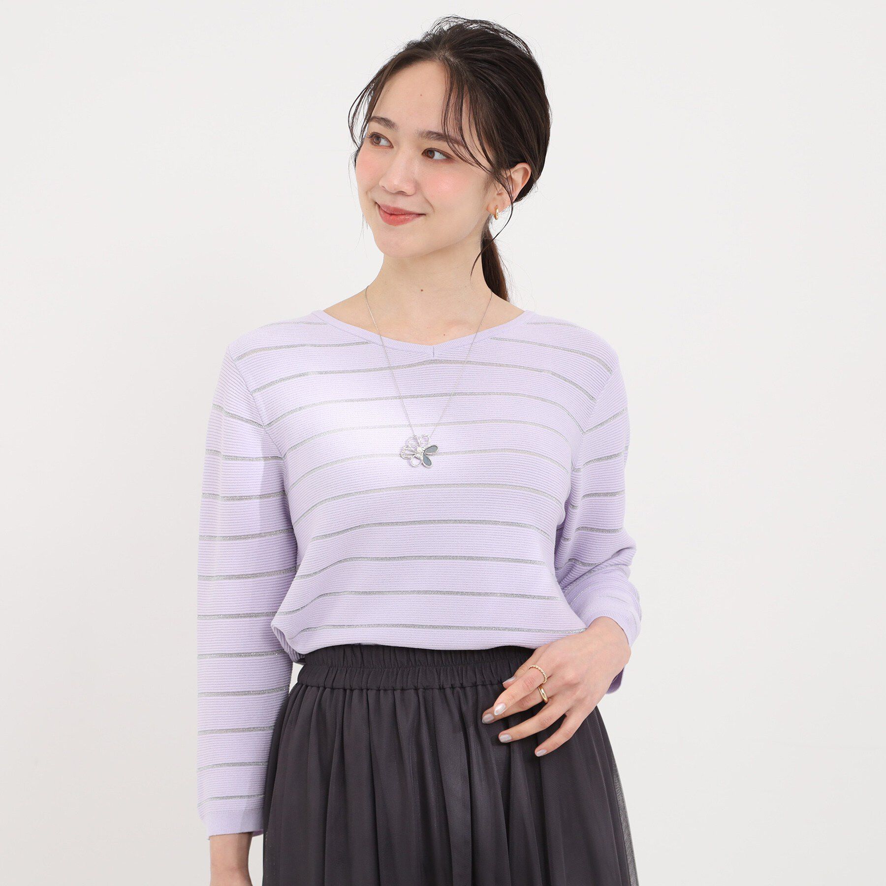 SHOO･LA･RUE「【洗える】デコルテがきれいに見えるVネックラメボーダーニット」|ニット・セーター|