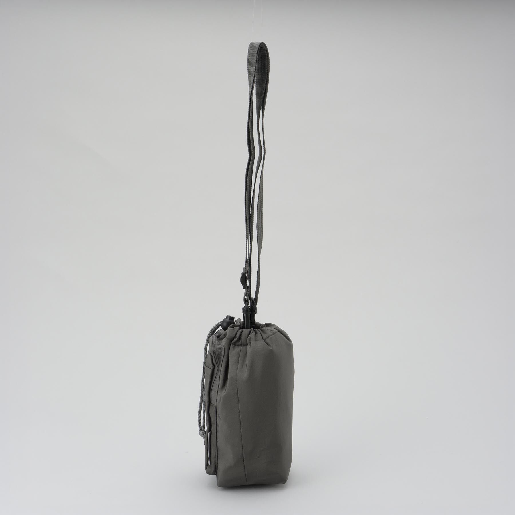 212 KITCHEN STORE「クーラーボトルホルダーサコッシュ　チャコールブラック ＜MOTTERU モッテル＞」|その他|