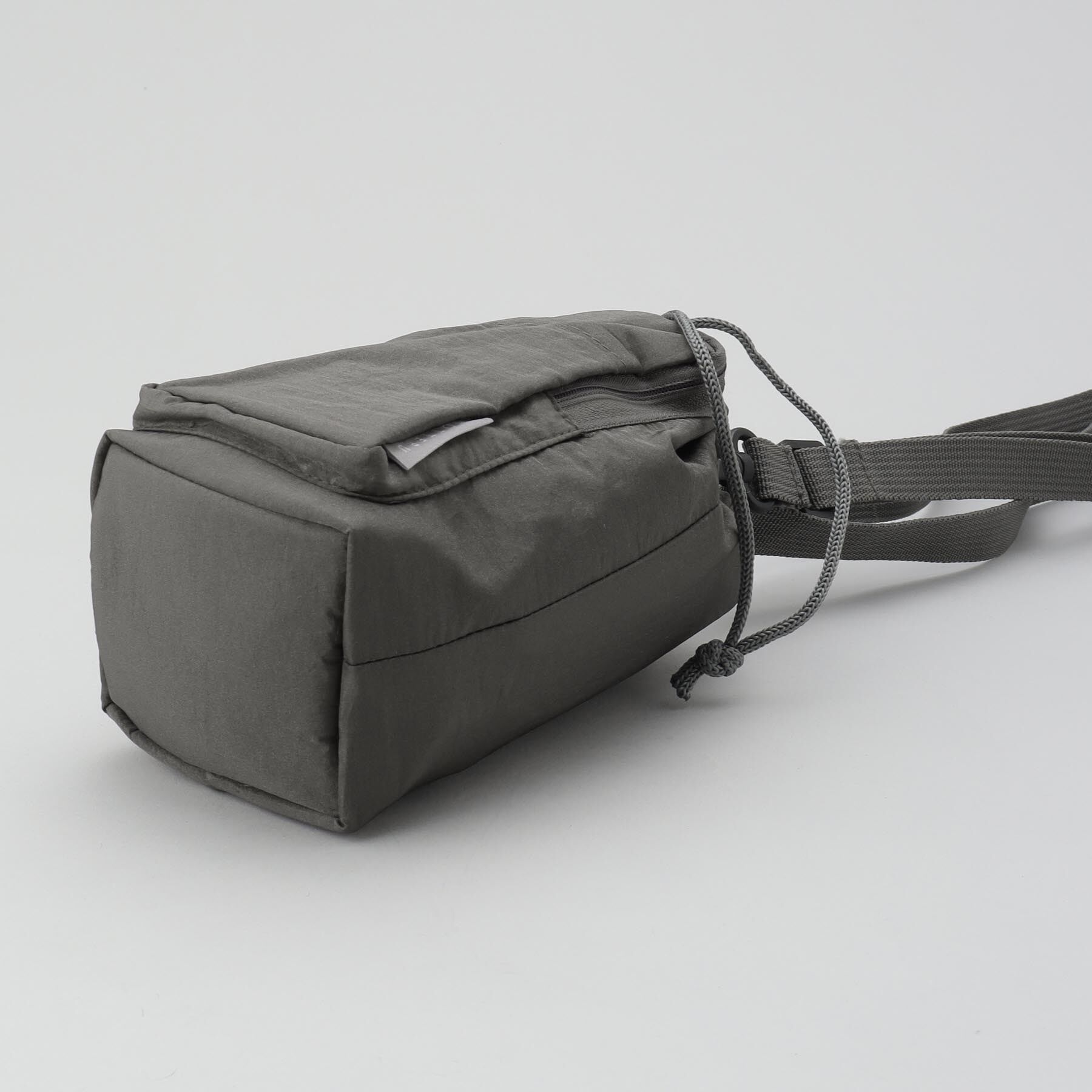 212 KITCHEN STORE「クーラーボトルホルダーサコッシュ　チャコールブラック ＜MOTTERU モッテル＞」|その他|