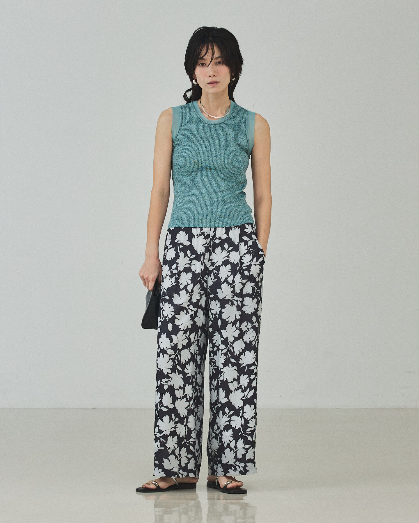 qualite「【さりげなく華やぐ大人の花柄】シルエットフラワーパンツ」|その他|