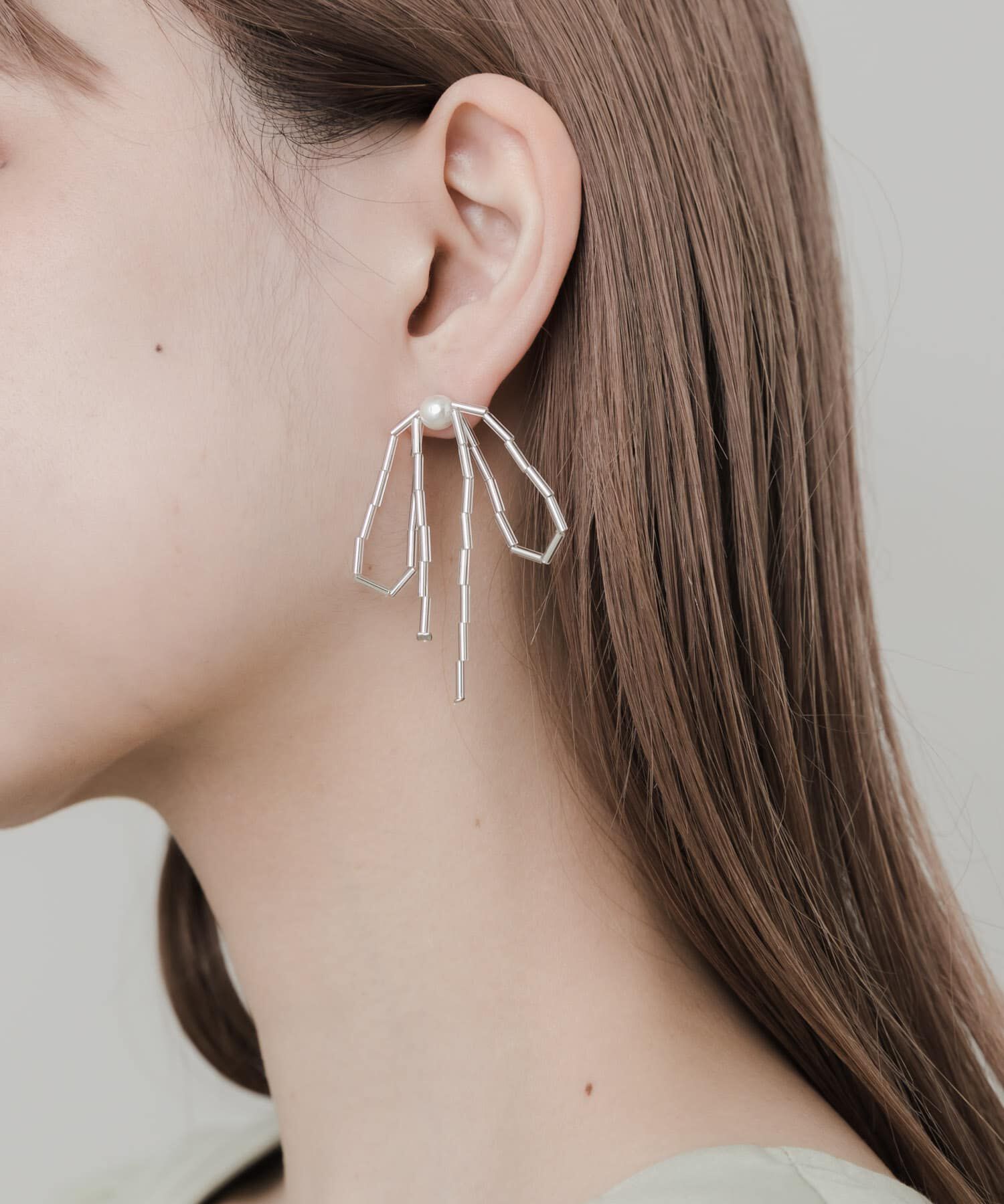 SMELLY「ガラスビーズリボンパールピアス」|ピアス|