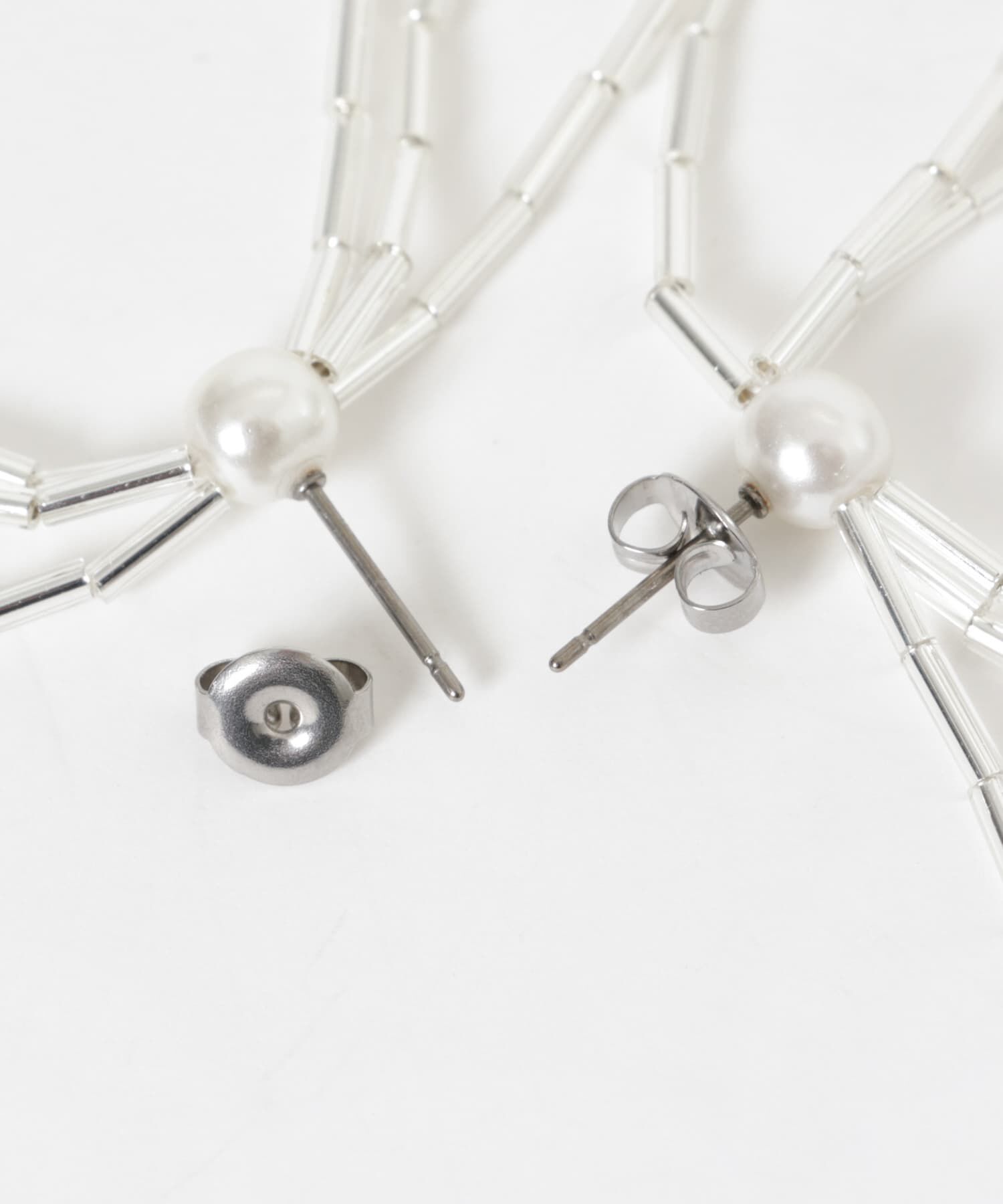 SMELLY「ガラスビーズリボンパールピアス」|ピアス|