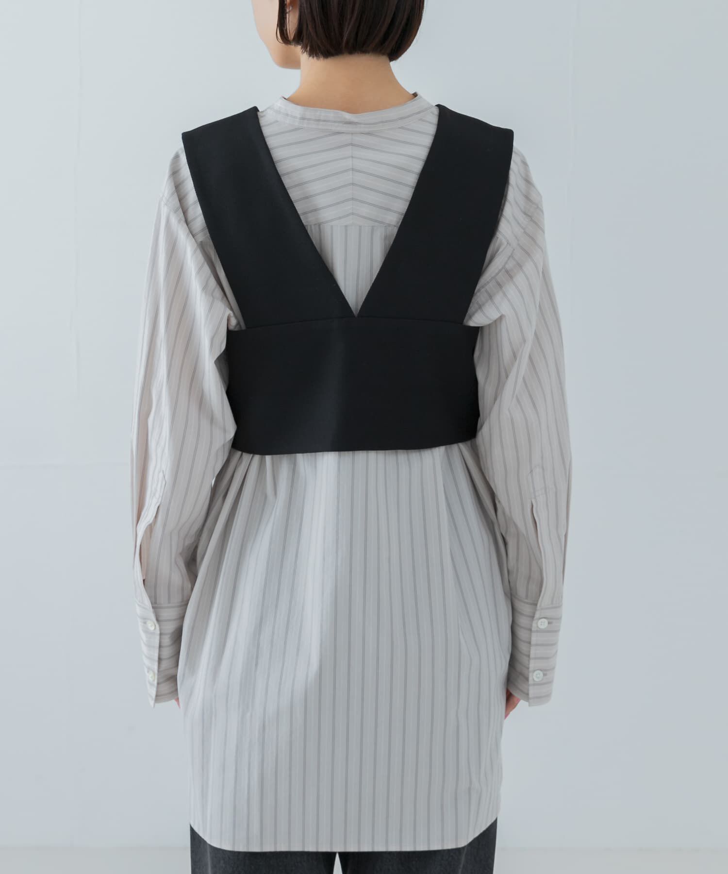 URBAN RESEARCH「Vネックショート丈ベスト」|ベスト・ジレ|