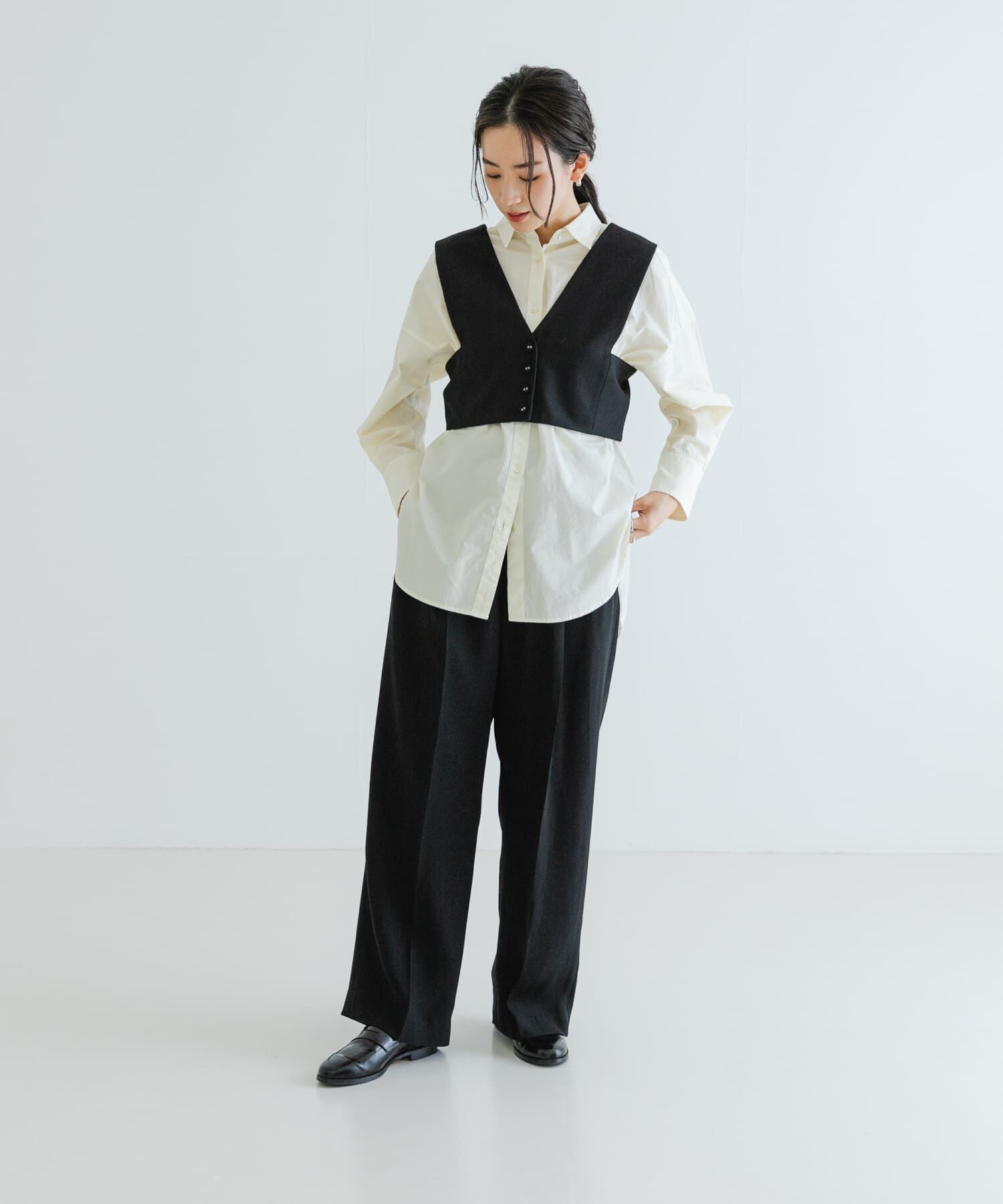 URBAN RESEARCH「Vネックショート丈ベスト」|ベスト・ジレ|