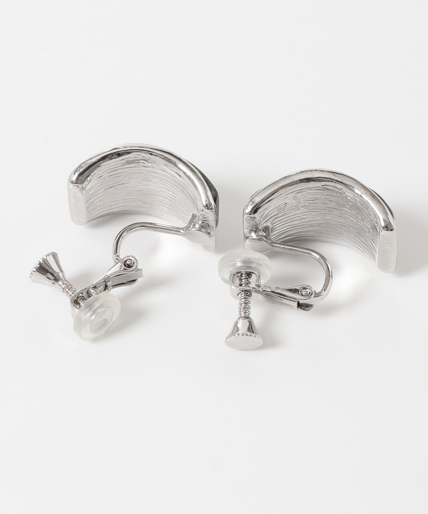 SMELLY「スクエアジュシメタルカーブイヤリング」|イヤリング|