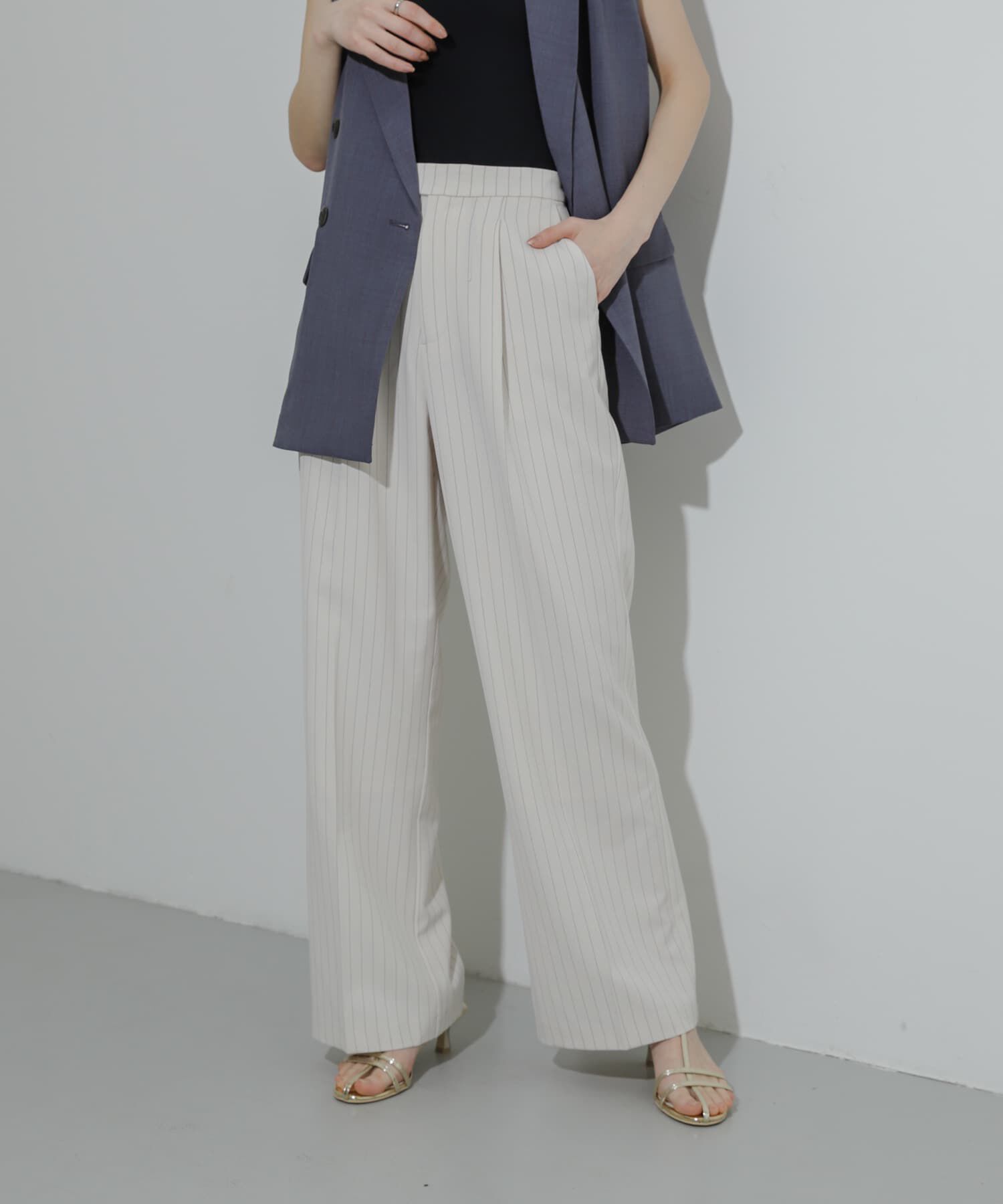 SENSE OF PLACE by URBAN RESEARCH「センタープレスストレートパンツ」|その他|ホワイト系その他