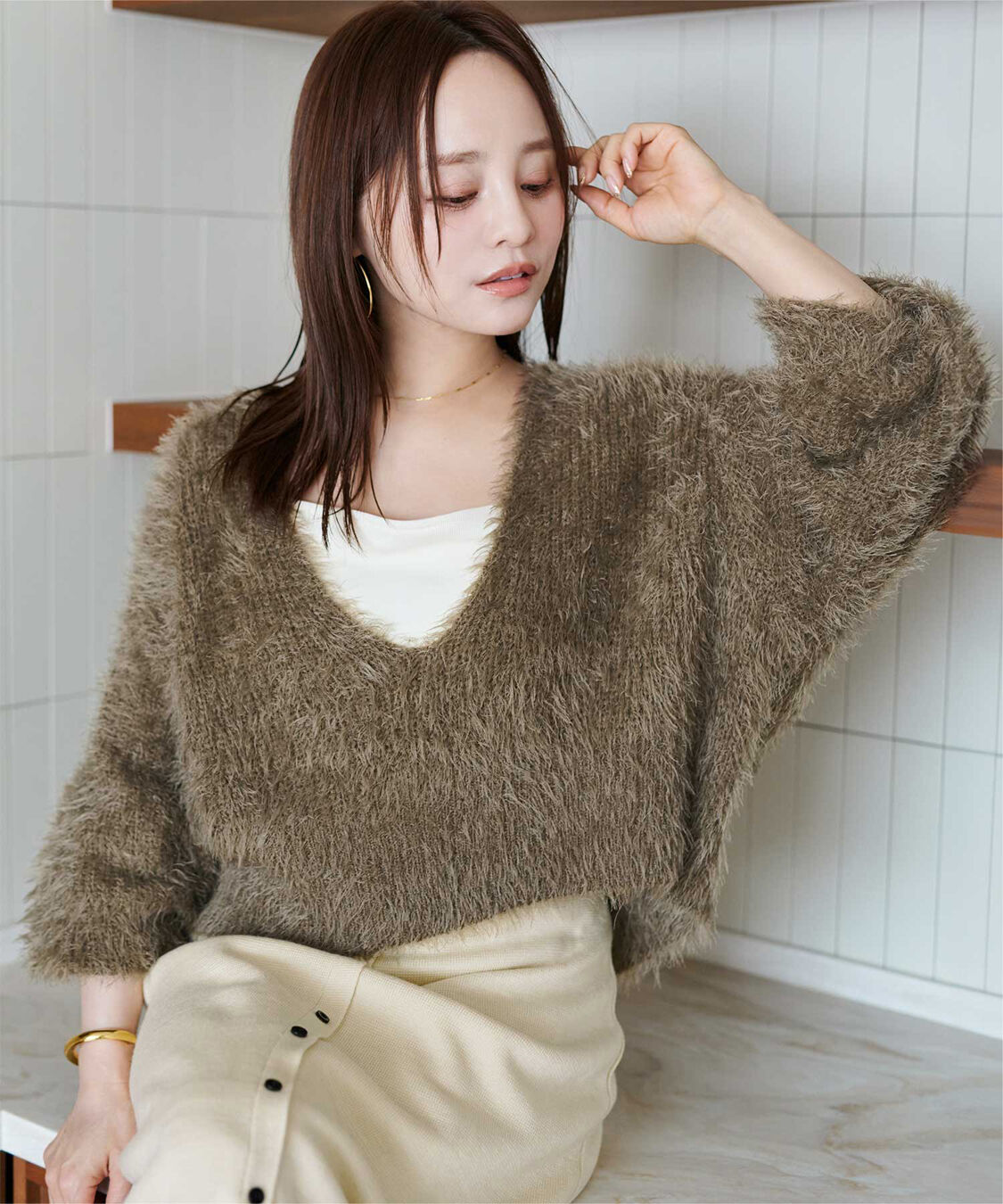 titivate「【田中亜希子さんコラボアイテム】深Vネックショートシャギーニット」|ニット・セーター|