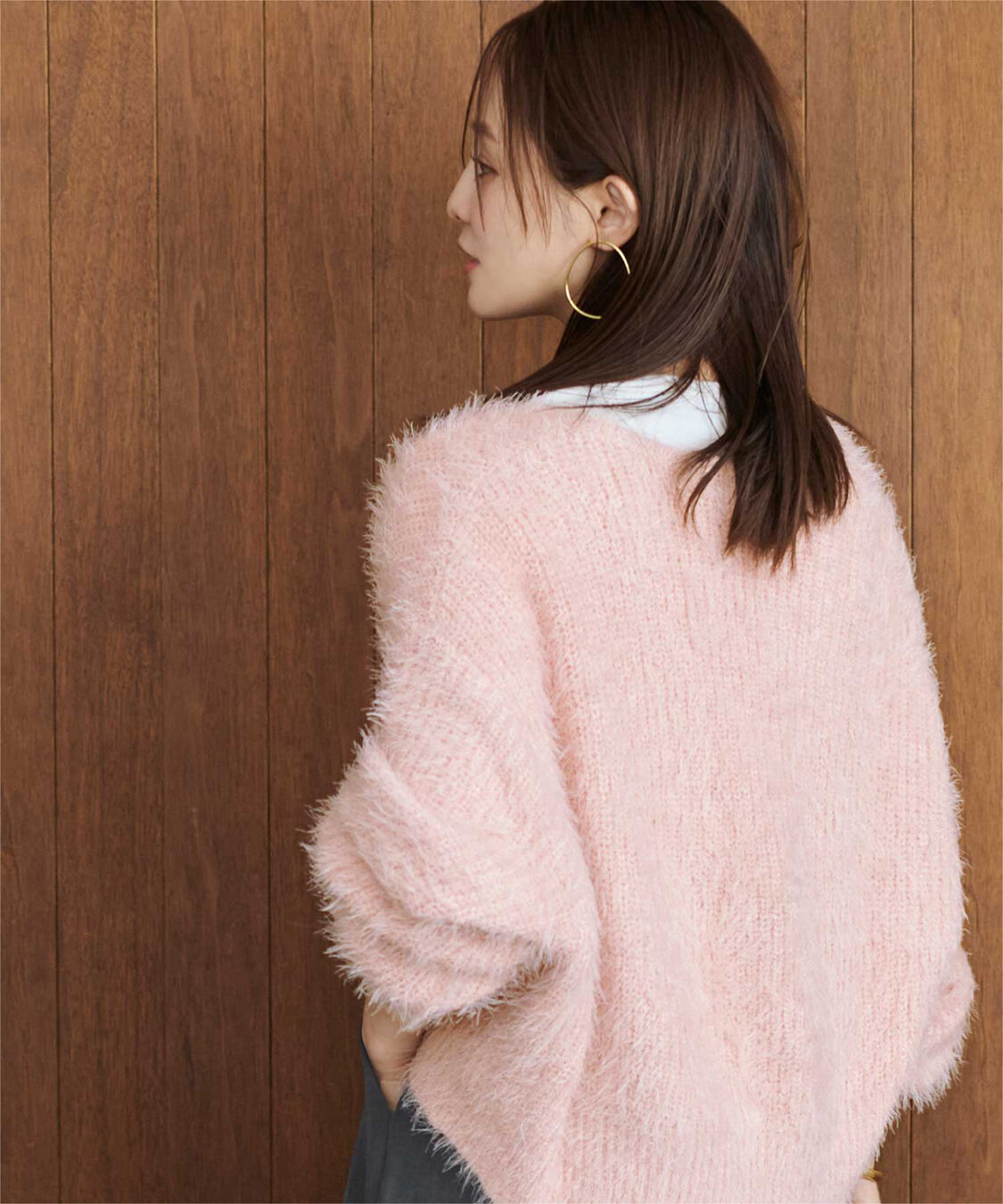 titivate「【田中亜希子さんコラボアイテム】深Vネックショートシャギーニット」|ニット・セーター|