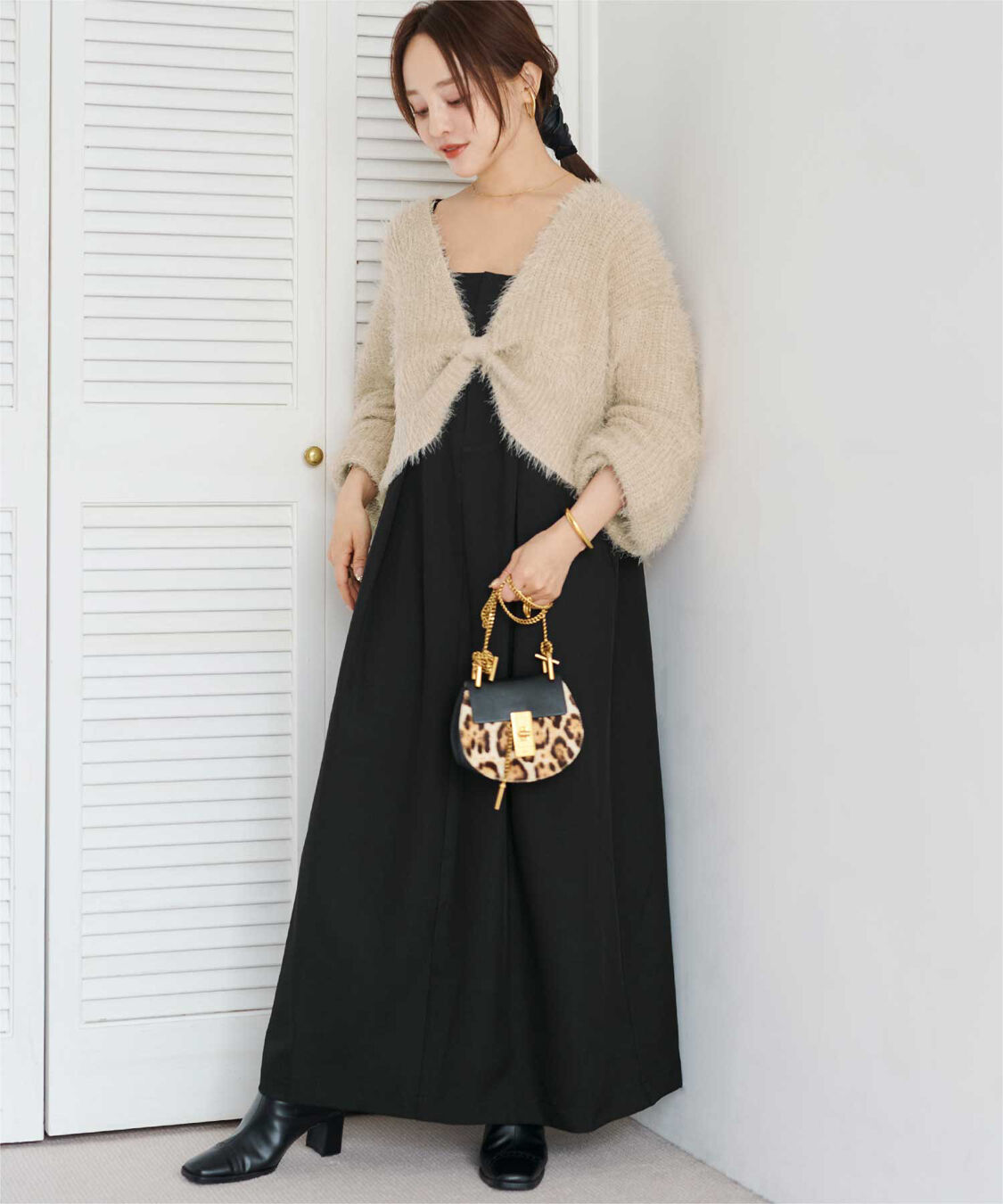 titivate「【田中亜希子さんコラボアイテム】深Vネックショートシャギーニット」|ニット・セーター|