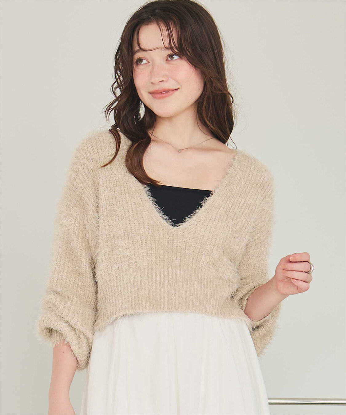 titivate「【田中亜希子さんコラボアイテム】深Vネックショートシャギーニット」|ニット・セーター|