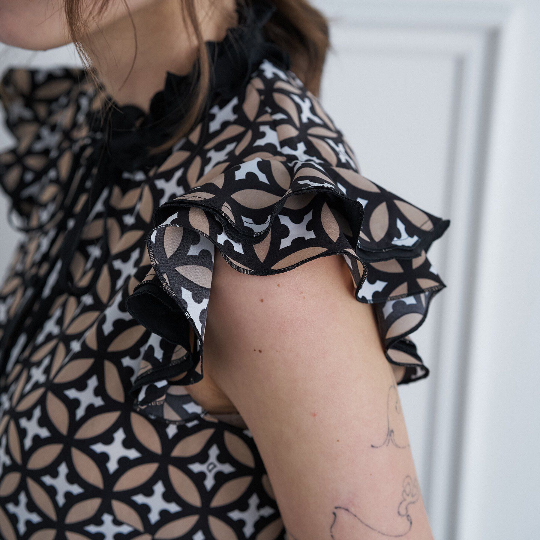 DRESSTERIOR「オーバーラップウィングスリーブ」|シャツ・ブラウス|