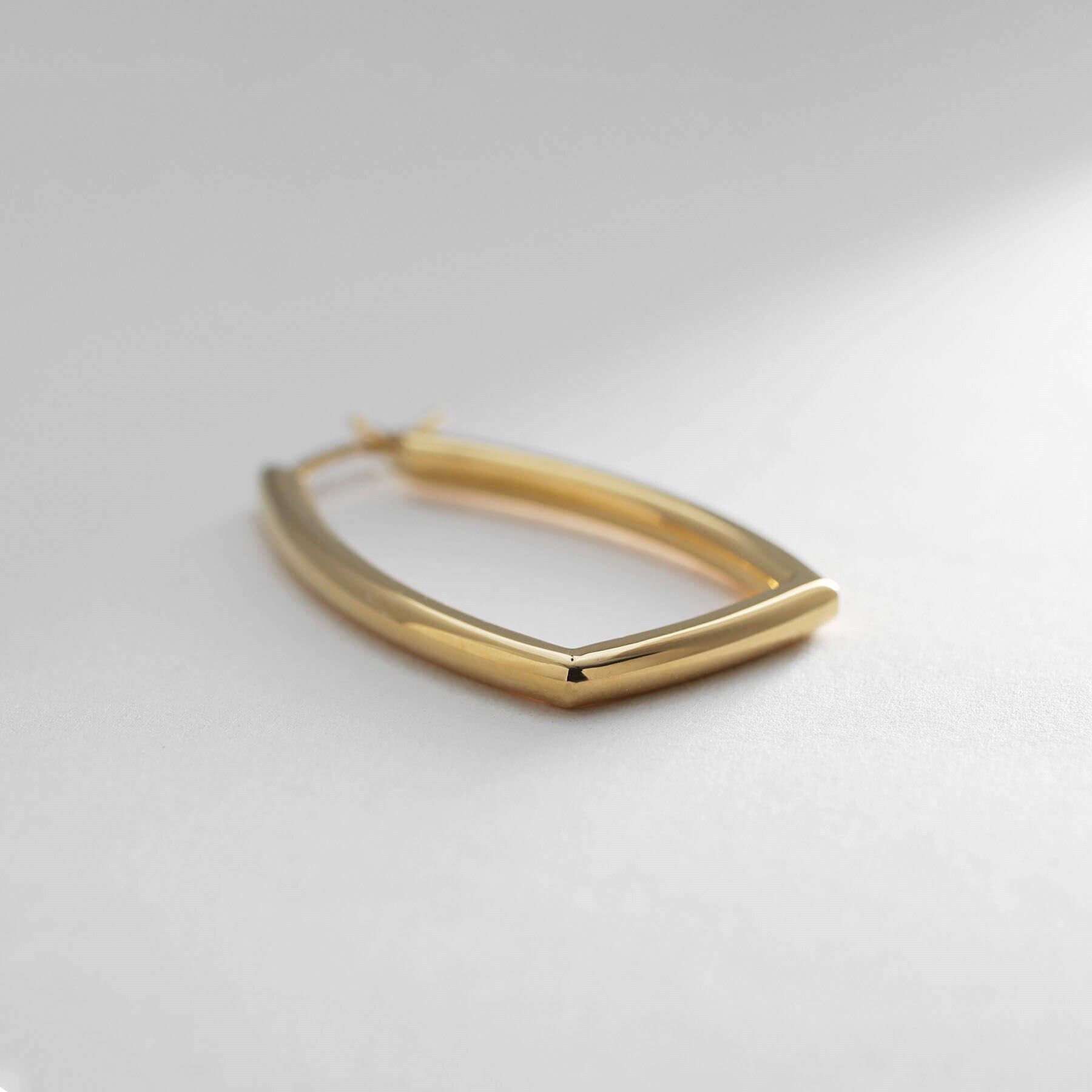 COCOSHNIK ONKITSCH「シルバー ホロウ フープレクタングルピアス GP」|ピアス|