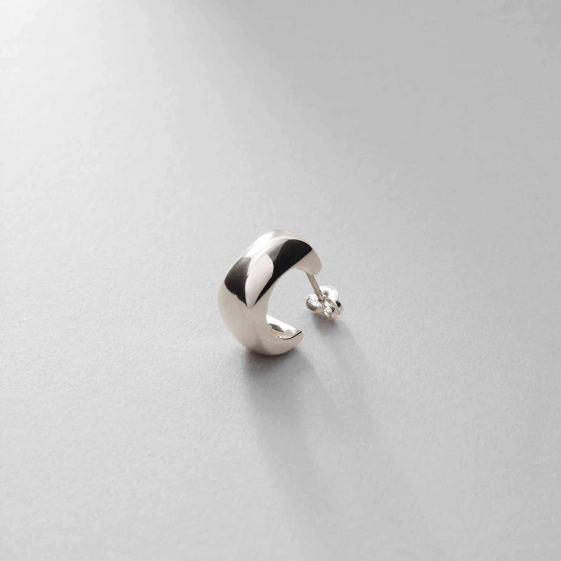 COCOSHNIK ONKITSCH「シルバー スモールフープ スロープカットピアス」|ピアス|