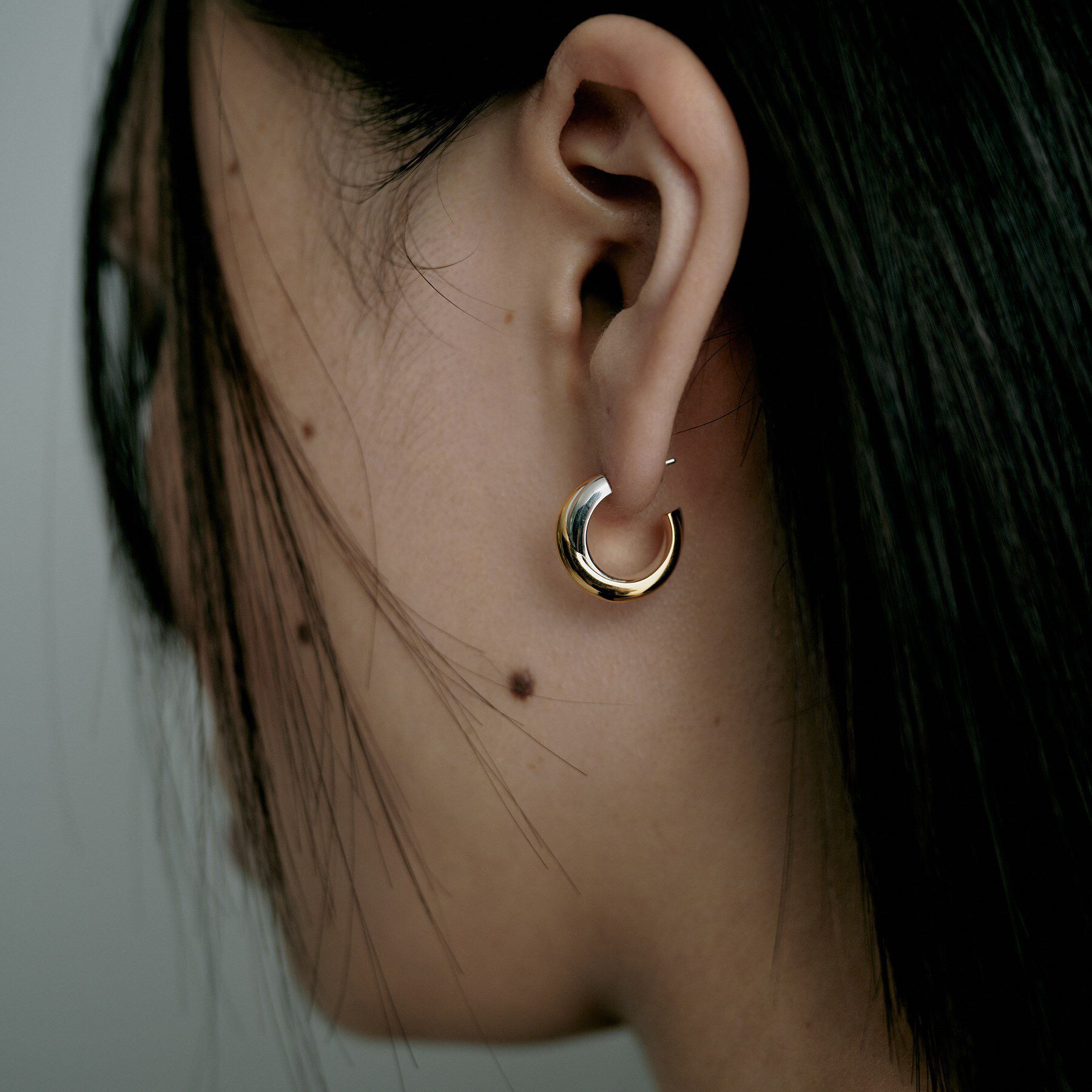 COCOSHNIK ONKITSCH「シルバー コンビカラー スモールフープ ダブルプランプピアス」|ピアス|