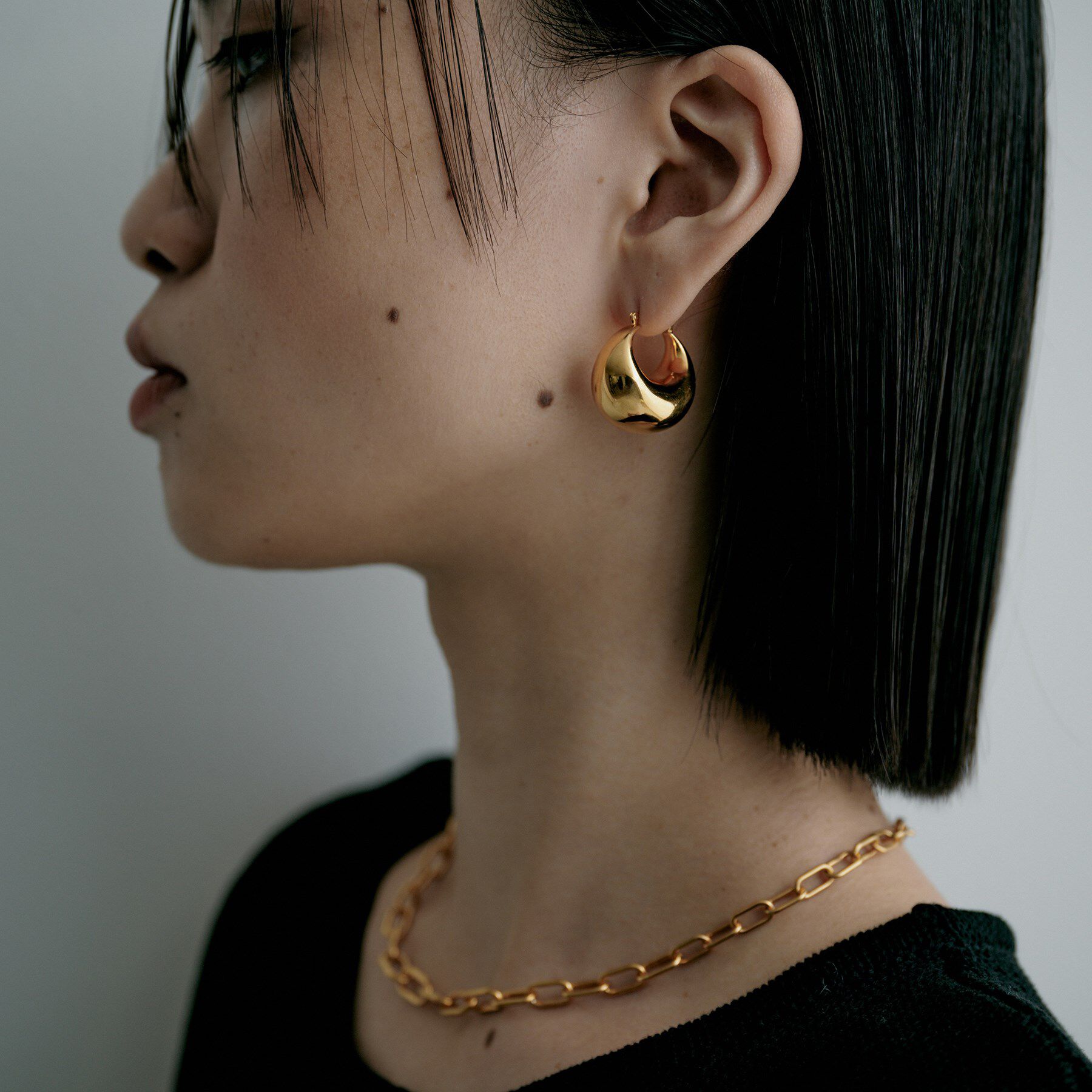 COCOSHNIK ONKITSCH「シルバー ホロウフープ バルブドロップピアスGP」|ピアス|