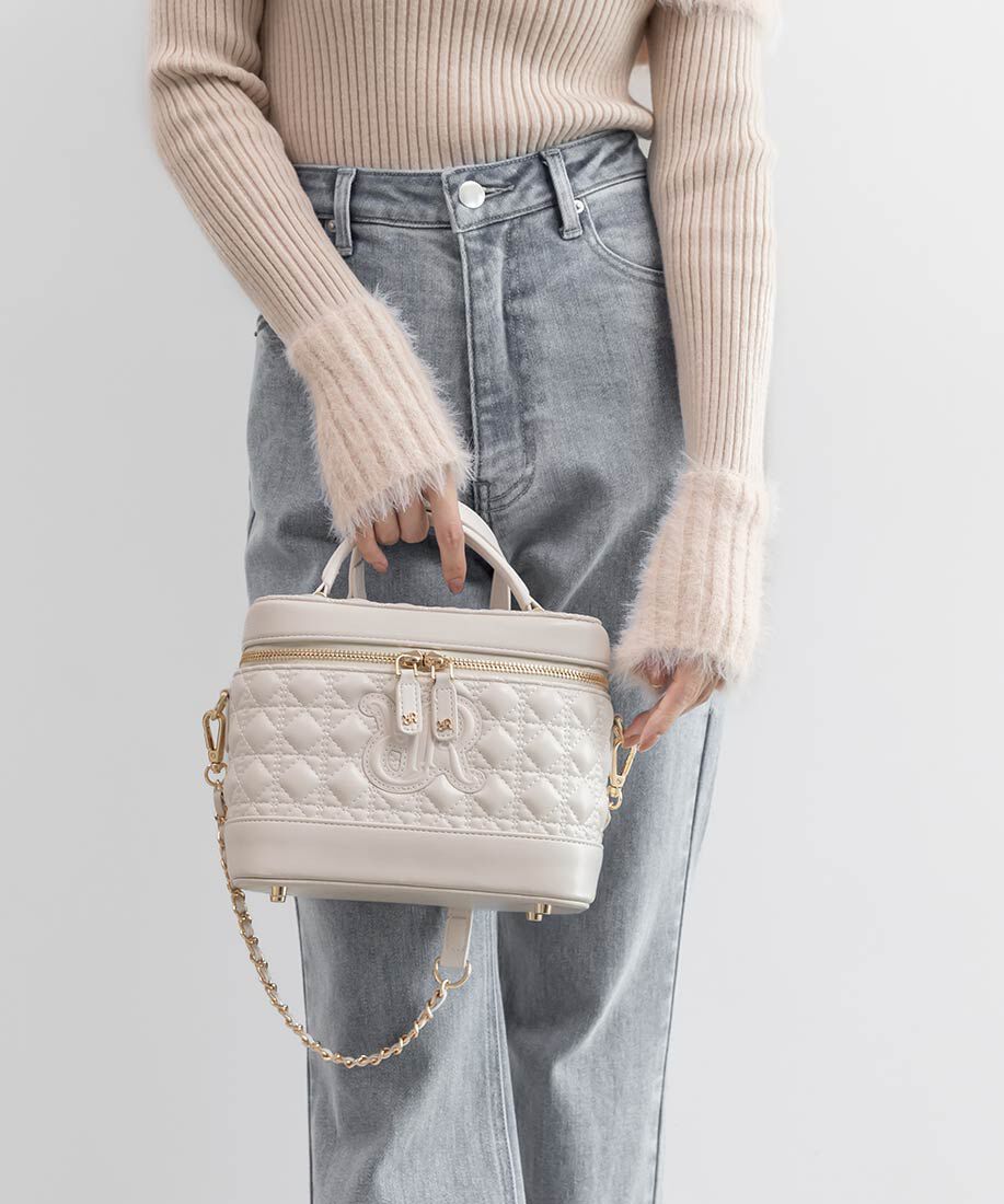  「2WAY モノグラムロゴキルティングバニティバッグ」|ハンドバッグ|