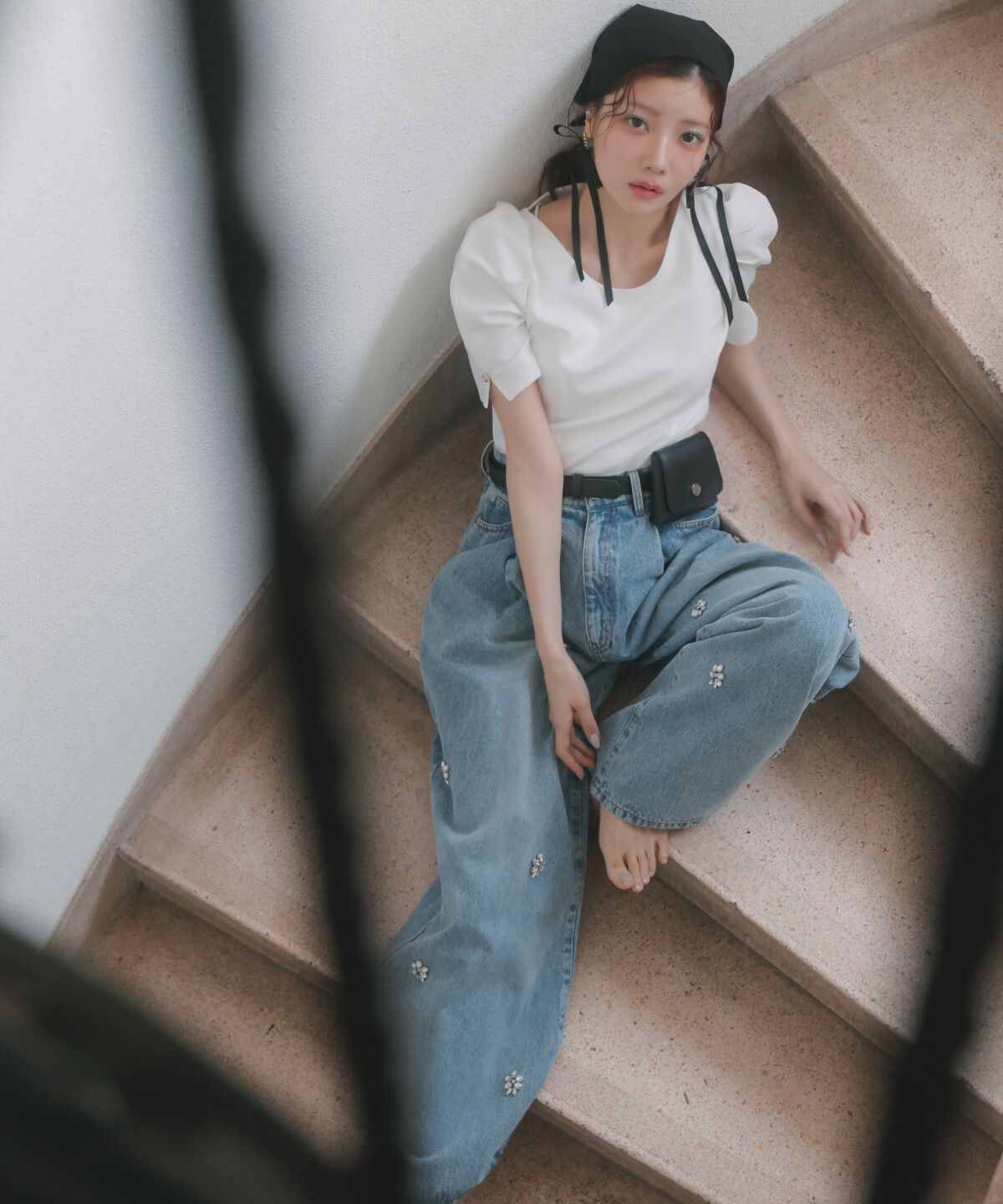 アンドクチュール「ビジュータックデニムパンツ」|デニム|サックス