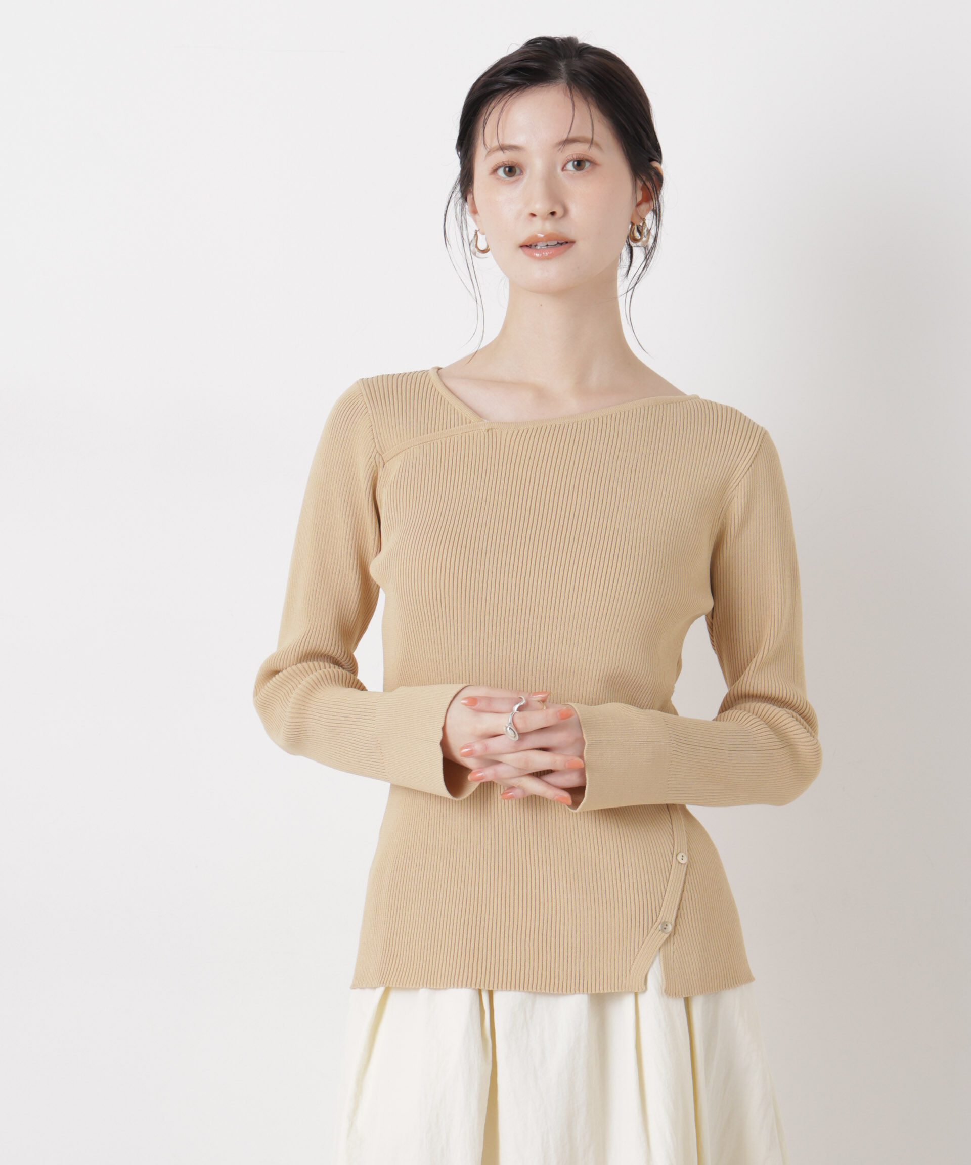 nano･universe「洗濯機洗可アシンメトリーネックデザインリブニット」|ニット・セーター|ベージュ