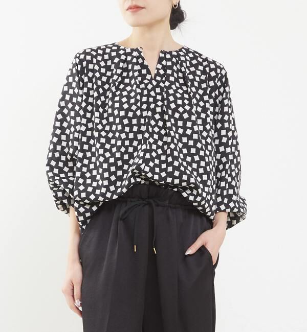 TIARA「ランダムスクエアプリントブラウス」|シャツ・ブラウス|ブラック