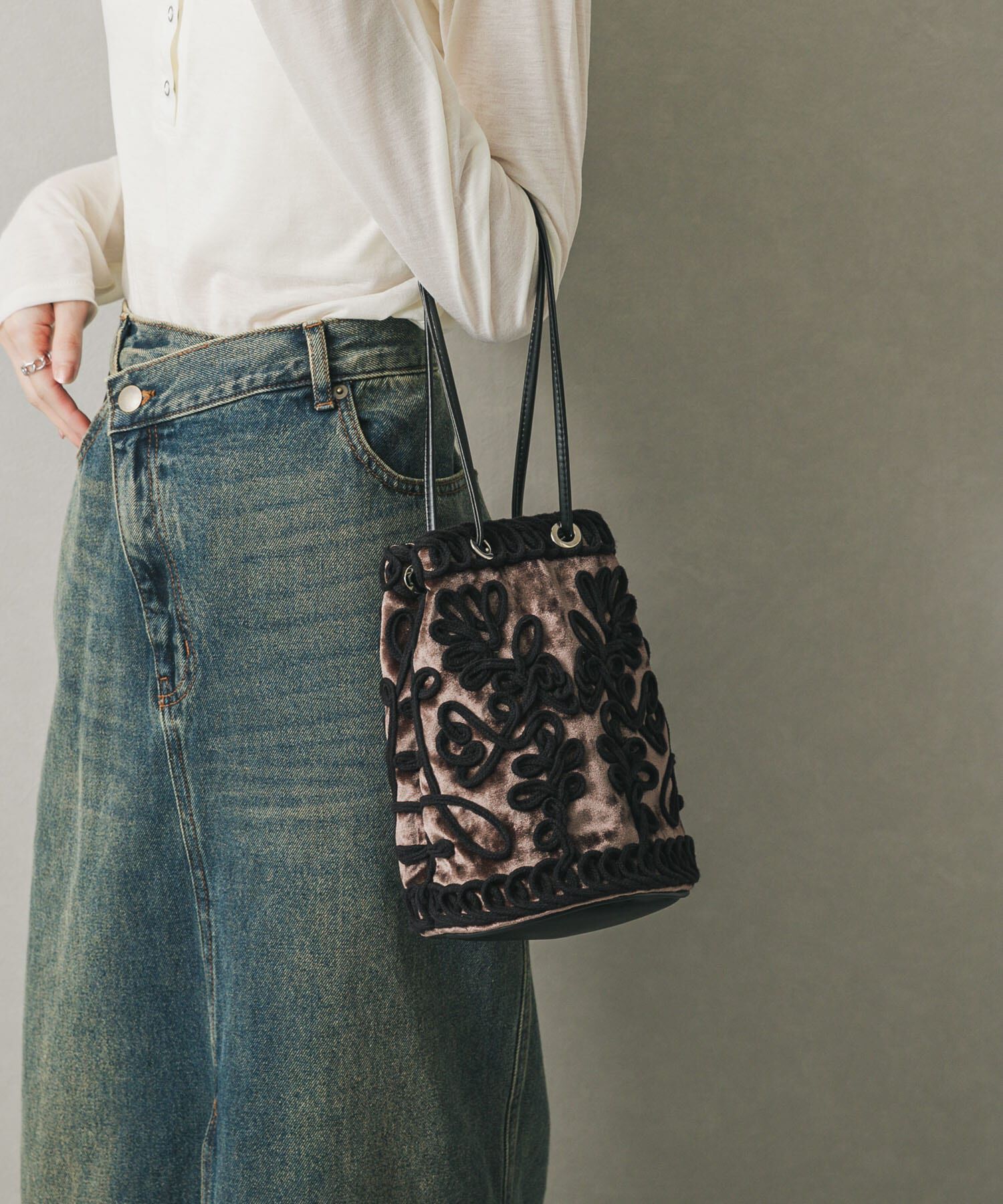 SENSE OF PLACE by URBAN RESEARCH「コードシシュウベロアバッグ」|ハンドバッグ|