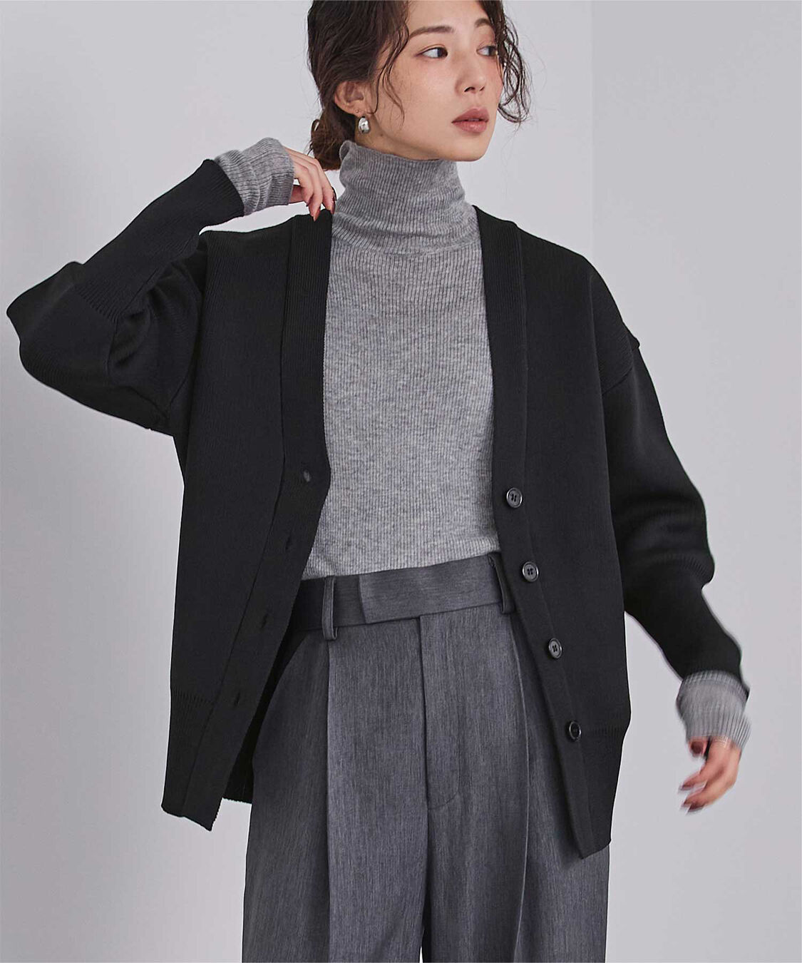 ur's「スポンディッシュVネックニットカーディガン」|ニット・セーター|ブラック