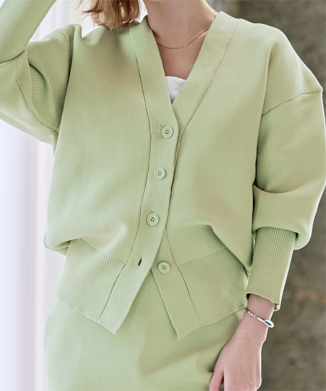 ur's「スポンディッシュVネックニットカーディガン」|ニット・セーター|