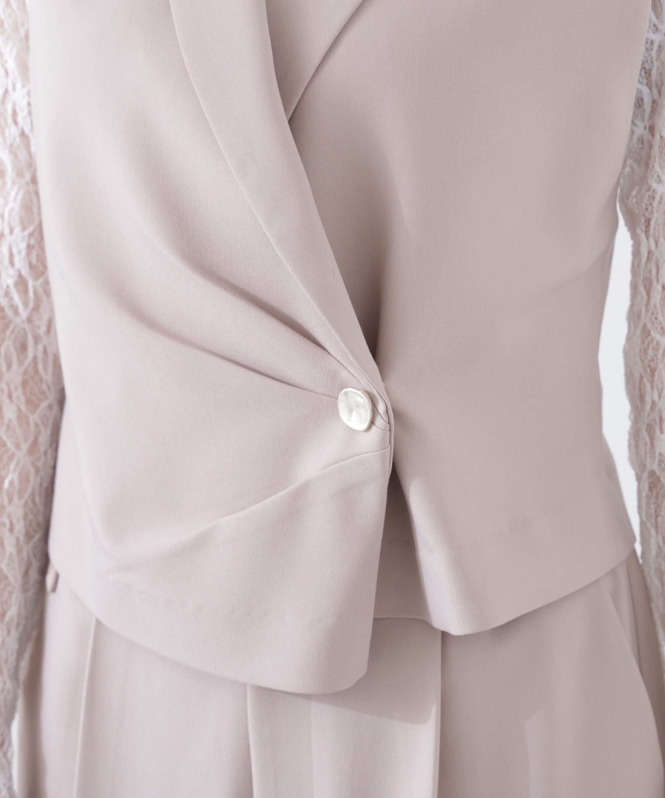 PROPORTION BODY DRESSING「タックアシメジレ　26SS」|ブルゾン・スタジャン|