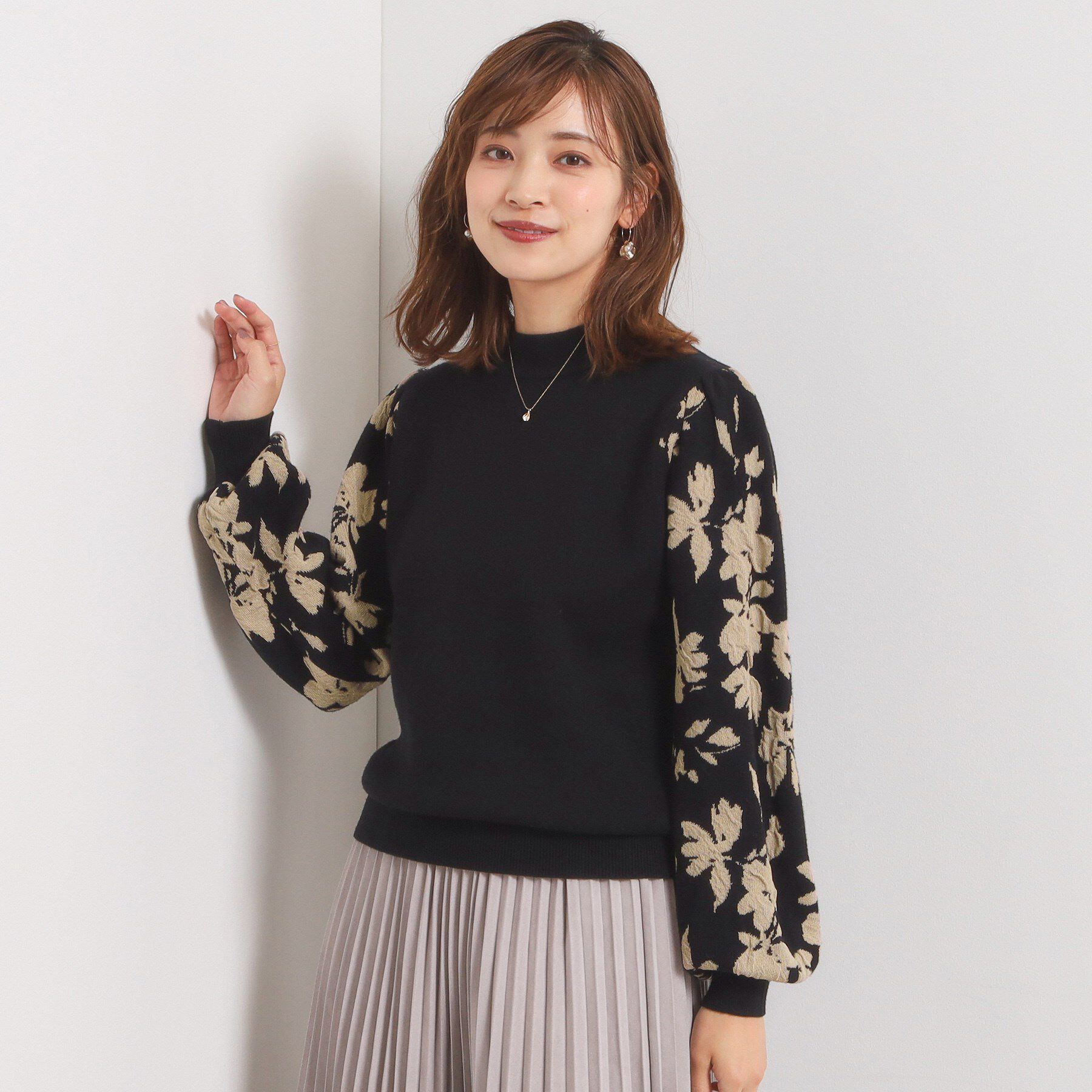 ITS&rsquo;DEMO「【手洗い可】花柄ジャカード袖ニット」|ニット・セーター|ブラック(019)