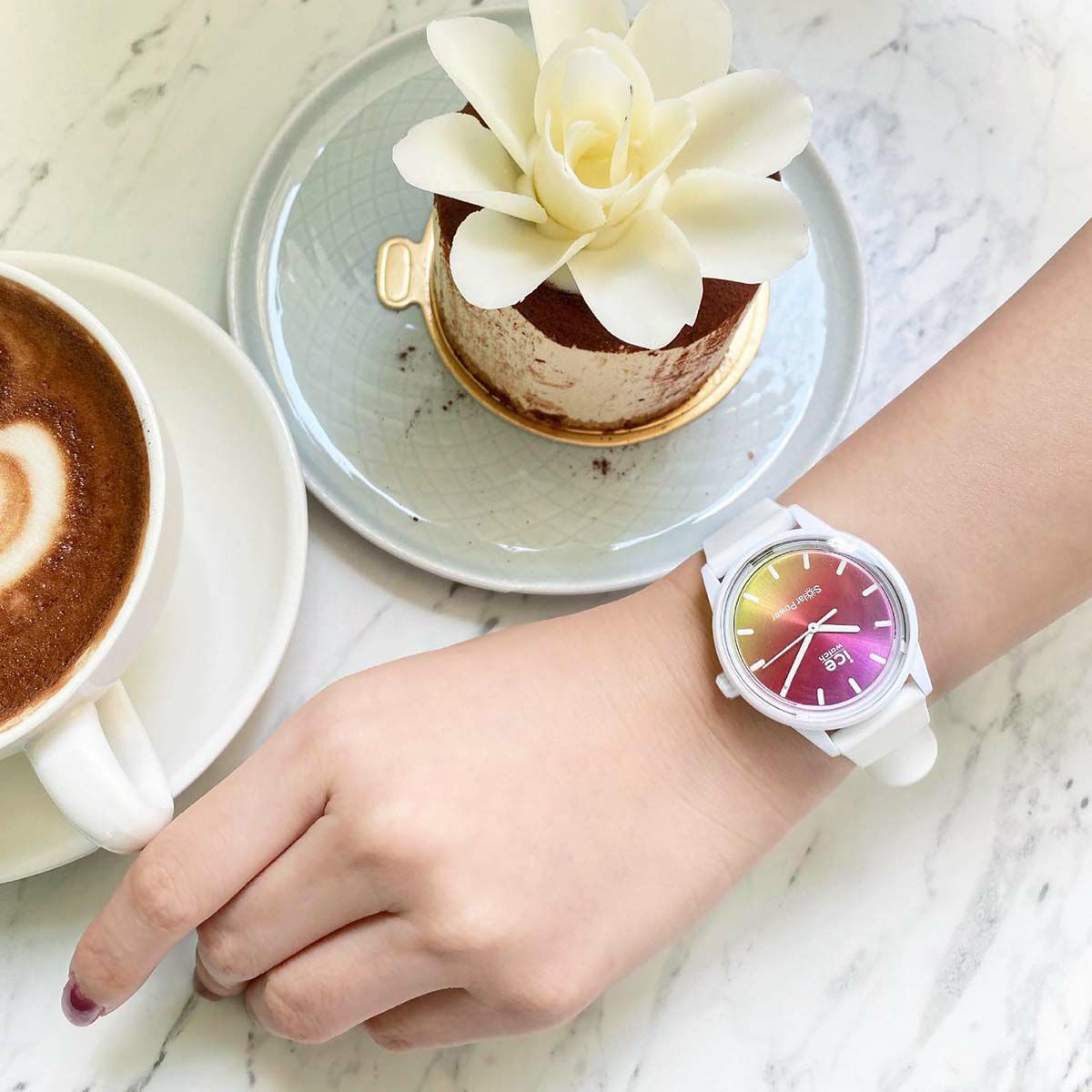 ICE-WATCH「〈ICE-WATCH(ｱｲｽｳｫｯﾁ)〉ICE solar power - ｻﾝｾｯﾄｶﾙﾌｫﾙﾆｱ - スモール」|腕時計|