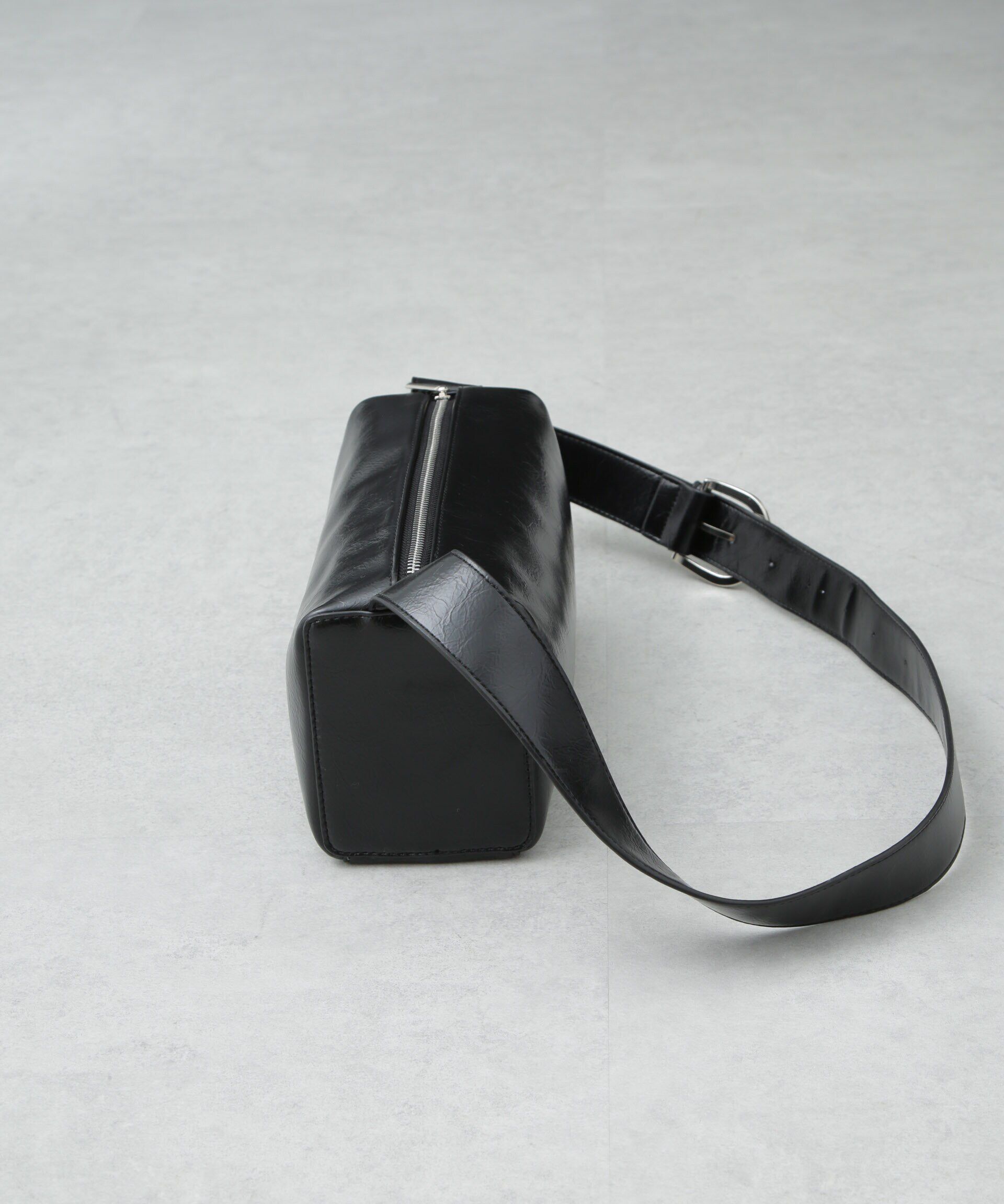 nano･universe「ワンショルダーボディーバッグ」|ショルダー・メッセンジャー|