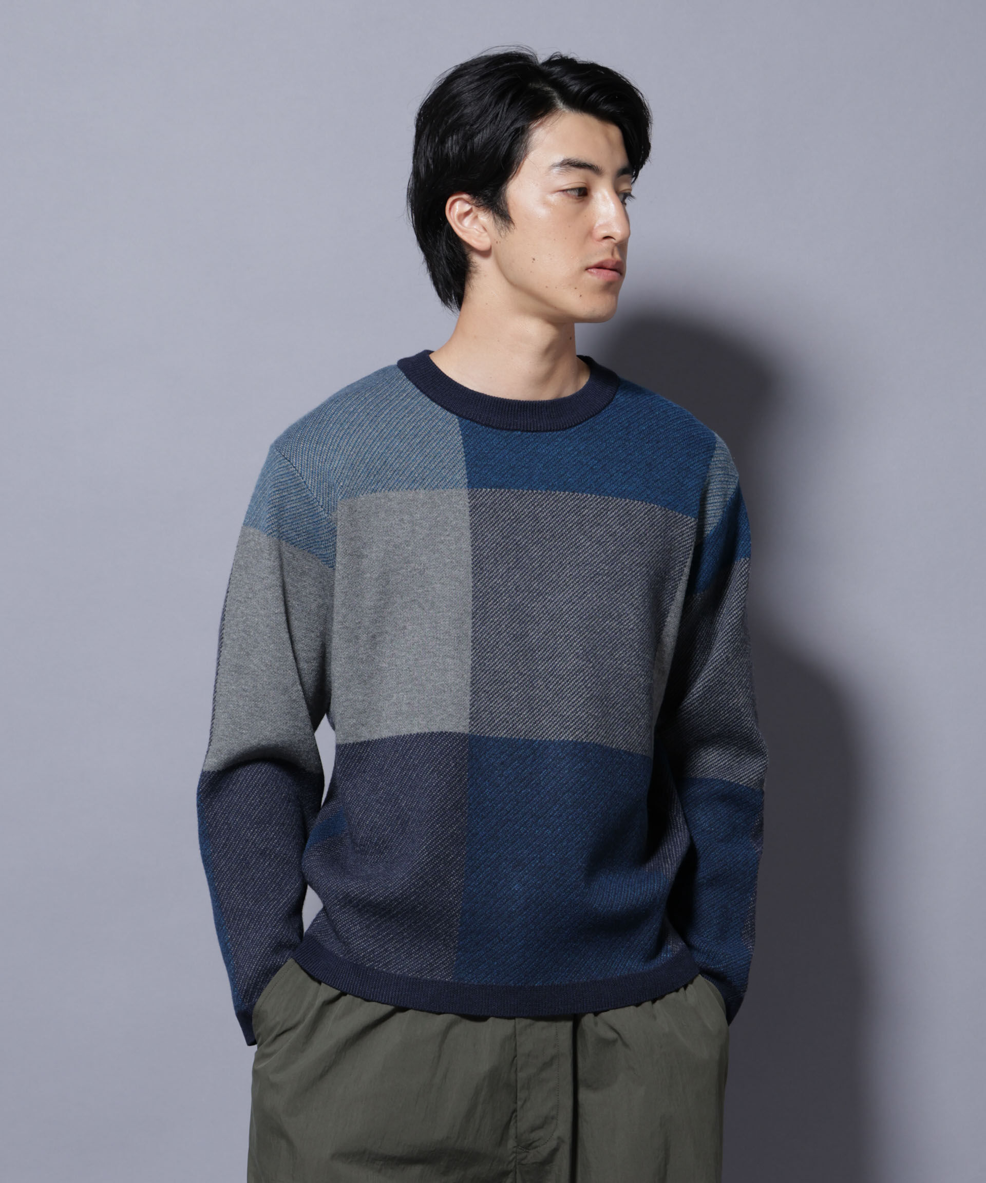 nano･universe「ブロックチェッククルーネックニット」|ニット・セーター|D.ブルー2