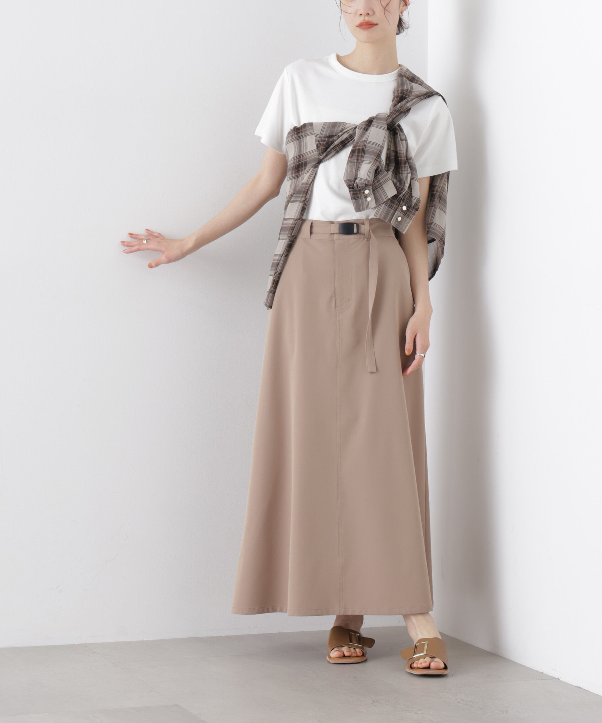 nano･universe「多機能2wayｽﾄﾚｯﾁ ﾍﾞﾙﾃｯﾄﾞｾﾐﾌﾚｱﾏｷｼｽｶｰﾄ(ｾｯﾄｱ 」|スカート|ベージュ