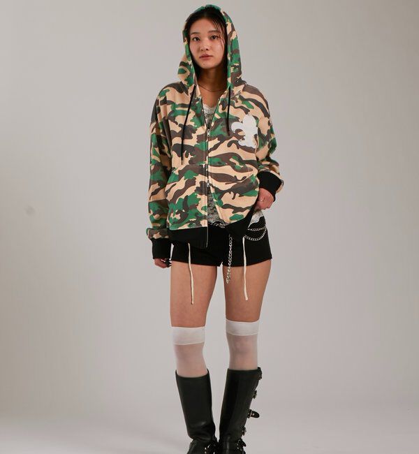  「【UNISEX】KOOKY'Nカモ柄ワッフルユリ紋章スタッズジップパーカー」|パーカー|