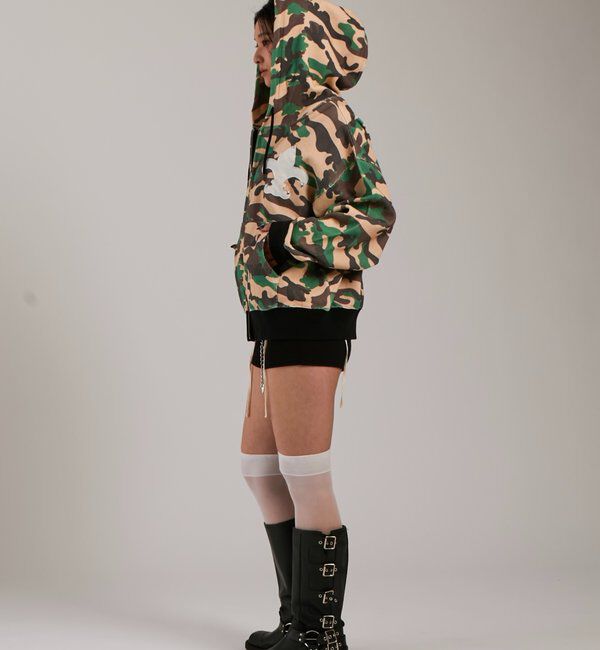  「【UNISEX】KOOKY'Nカモ柄ワッフルユリ紋章スタッズジップパーカー」|パーカー|