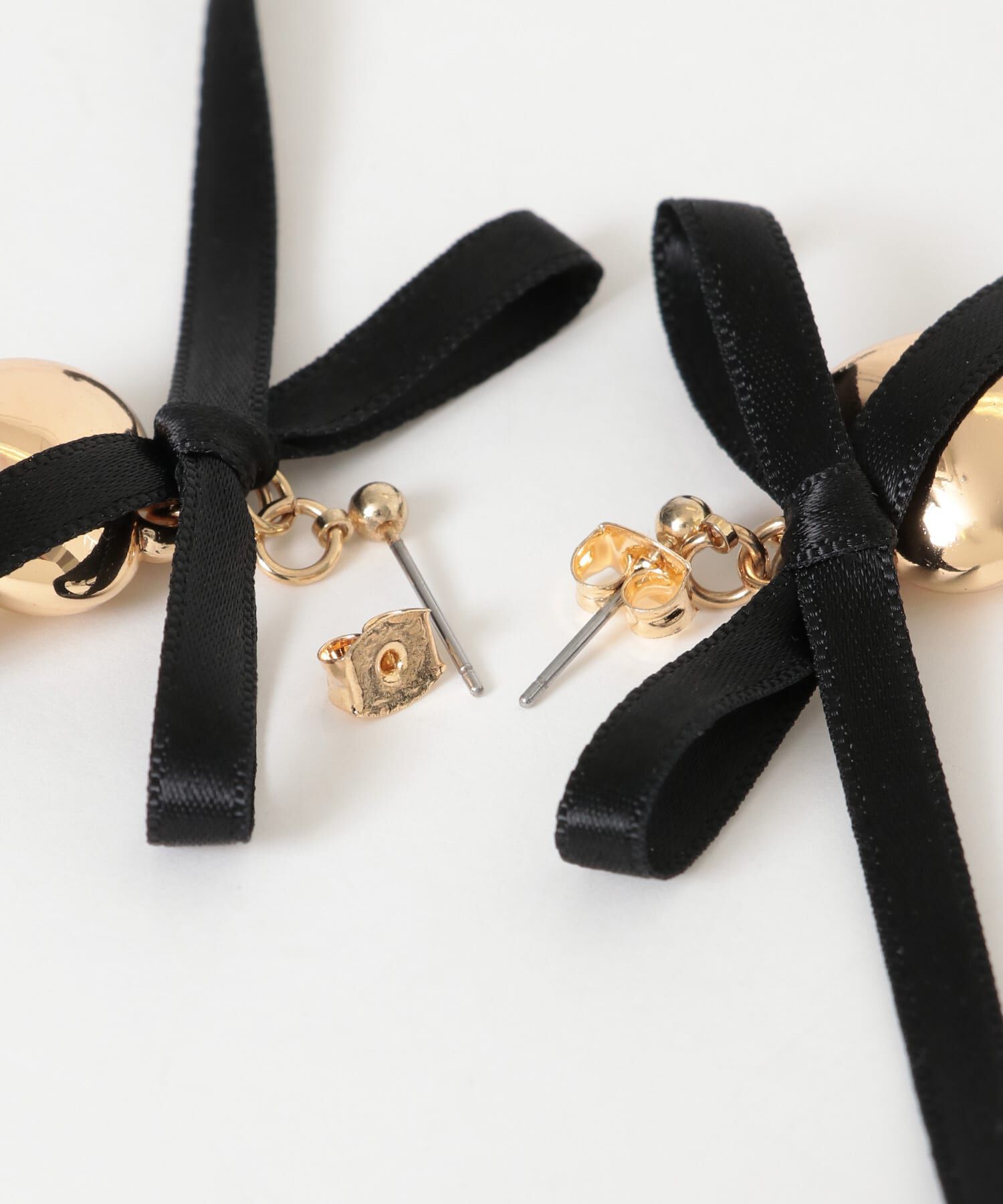 SMELLY「サテンリボンハートピアス」|ピアス|