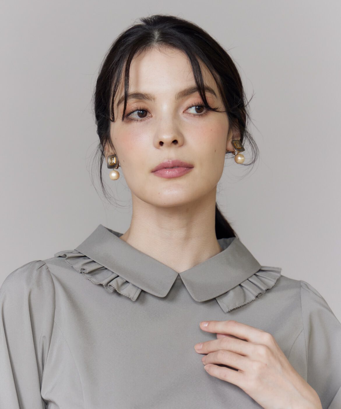 Maglie le cassetto「シルキーストレッチ衿フリルブラウス」|シャツ・ブラウス|