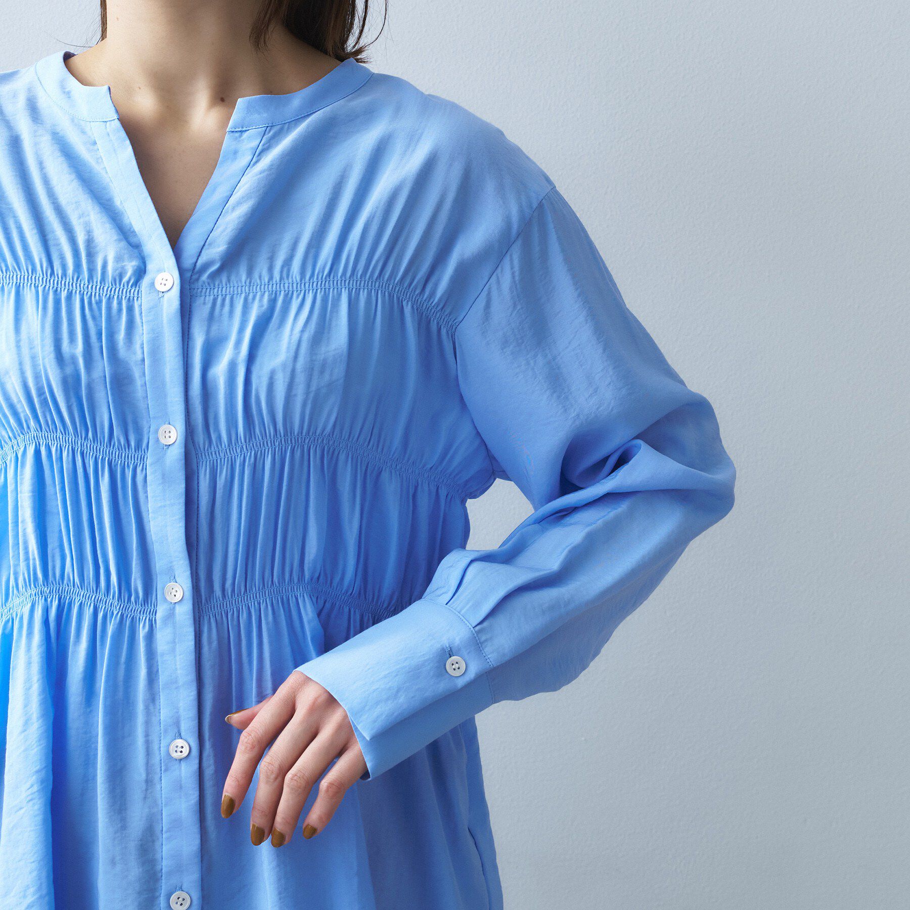 UNTITLED「【着映え/洗える】リラックスシャーリングブラウス」|シャツ・ブラウス|