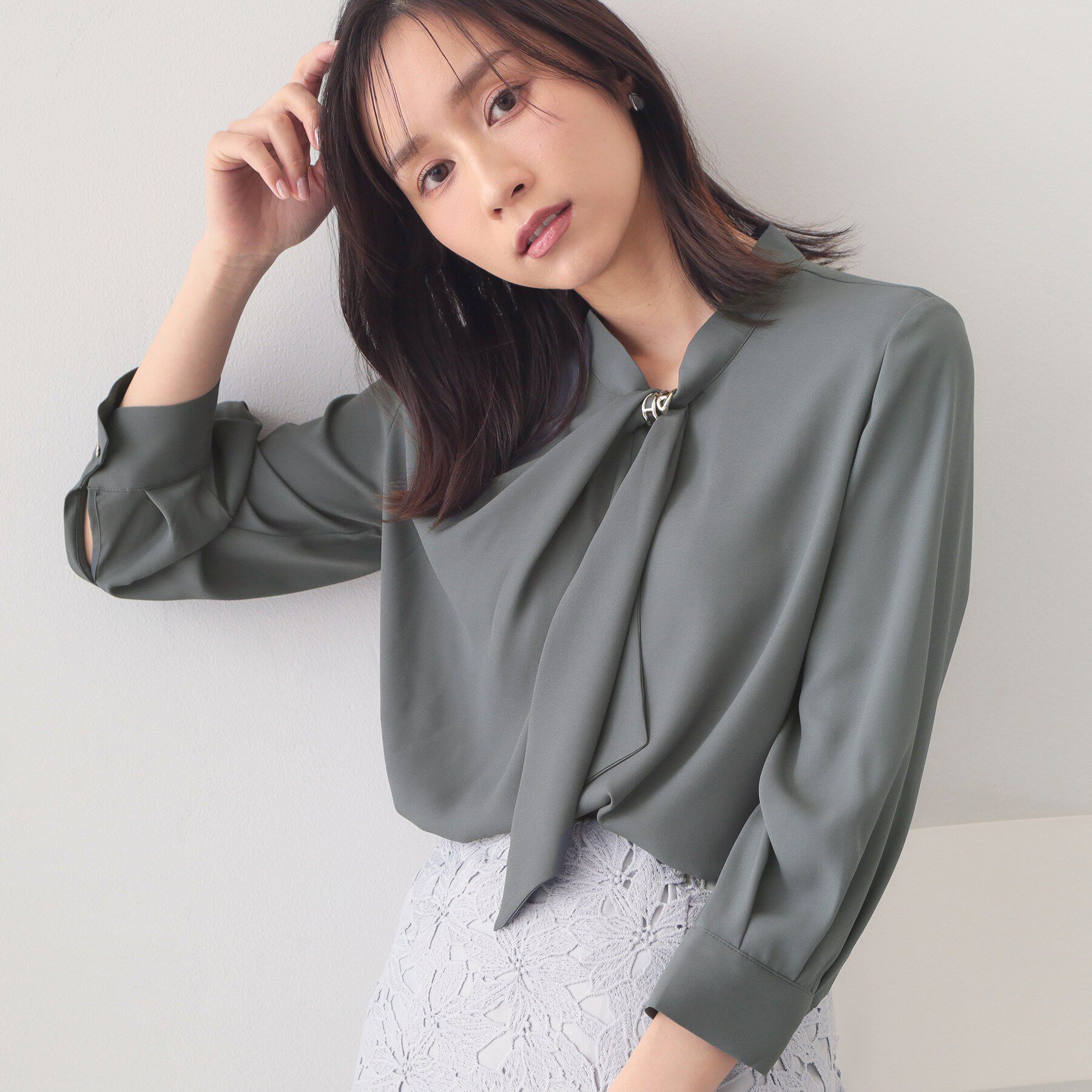 index「アシメドレープボウタイブラウス【洗濯機OK/イージーアイロン】」|シャツ・ブラウス|