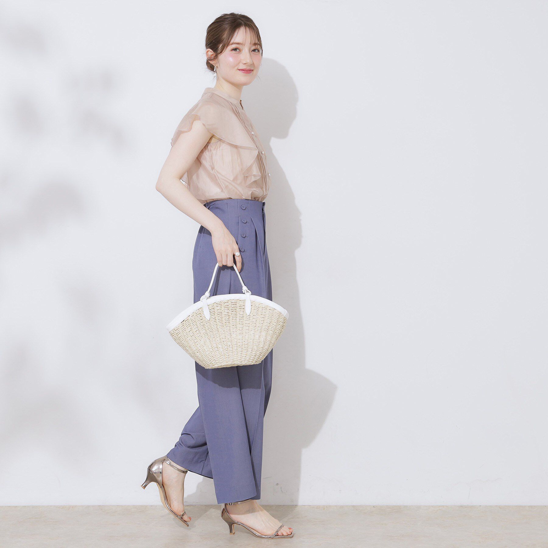 Couture broach「【洗える・オシャレな透け感】タックデザインフレア袖シアーブラウス」|シャツ・ブラウス|