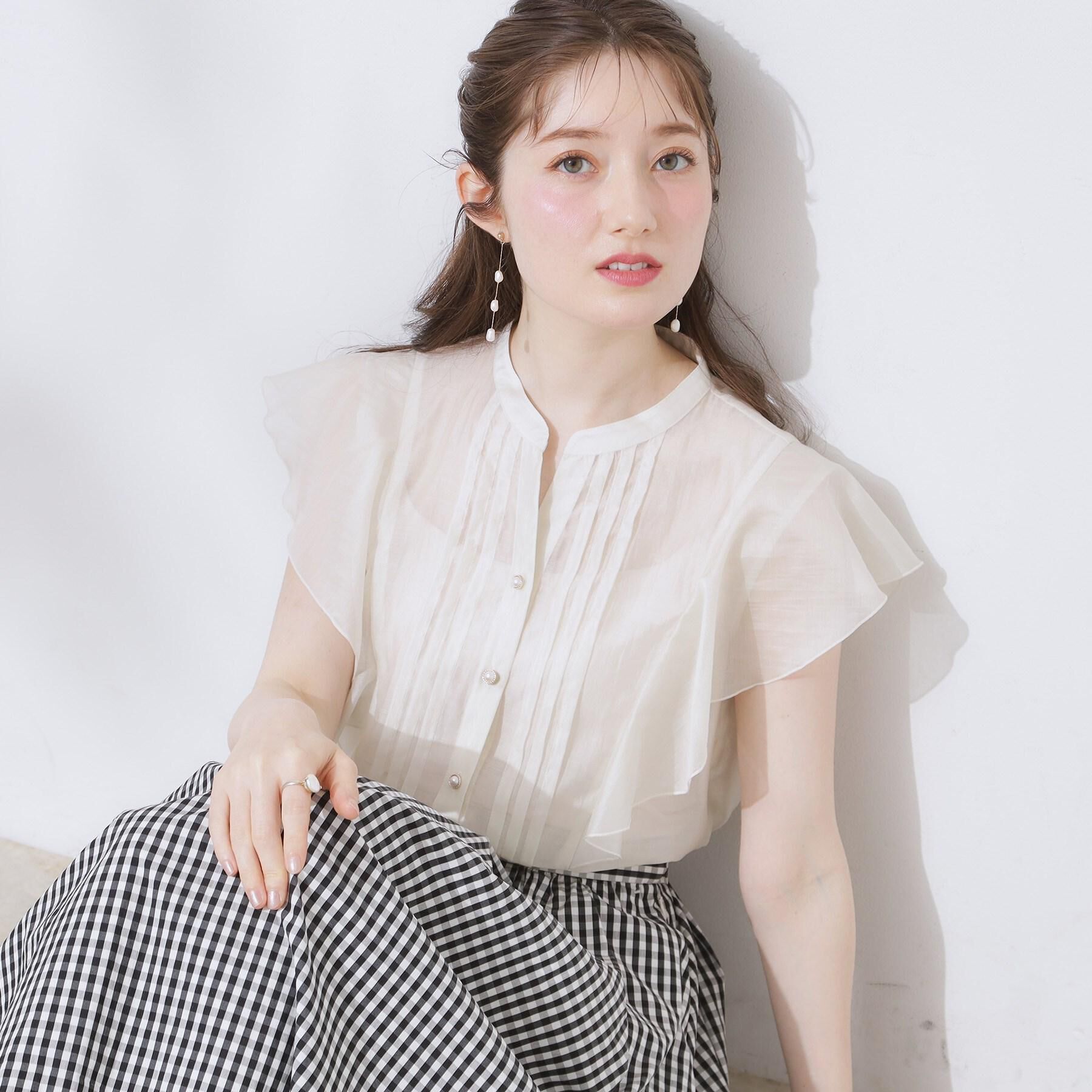 Couture broach「【洗える・オシャレな透け感】タックデザインフレア袖シアーブラウス」|シャツ・ブラウス|