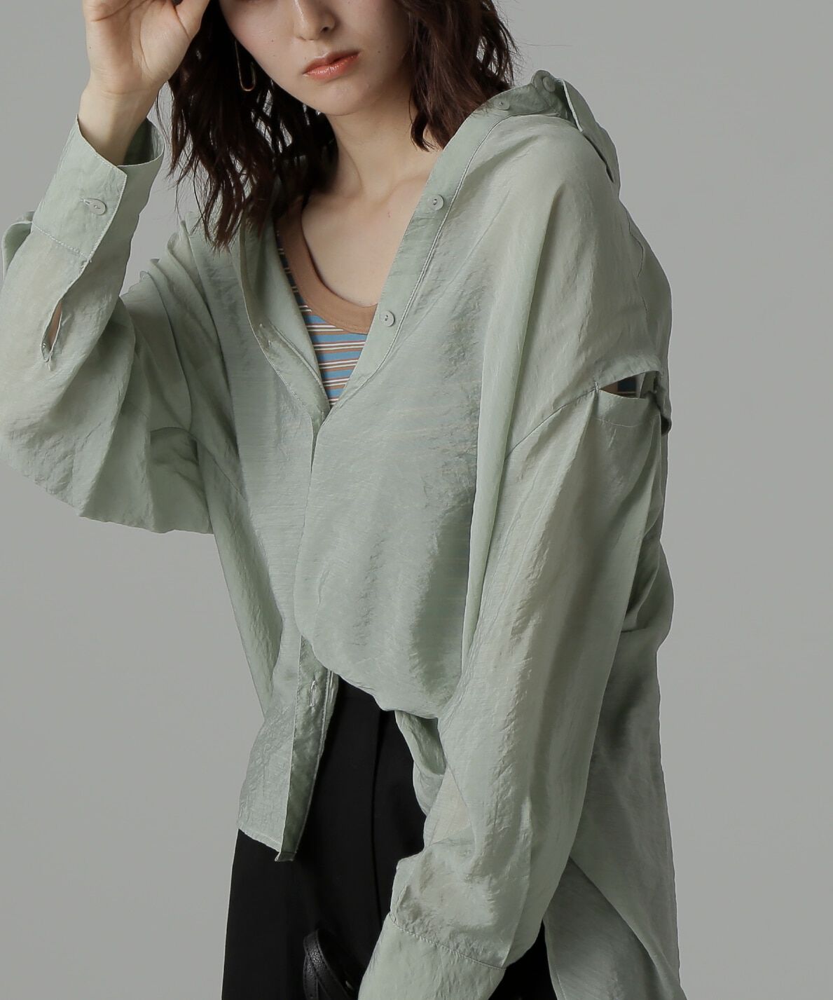  「肩スリットシアービッグシャツ」|シャツ・ブラウス|ライトグリー 1