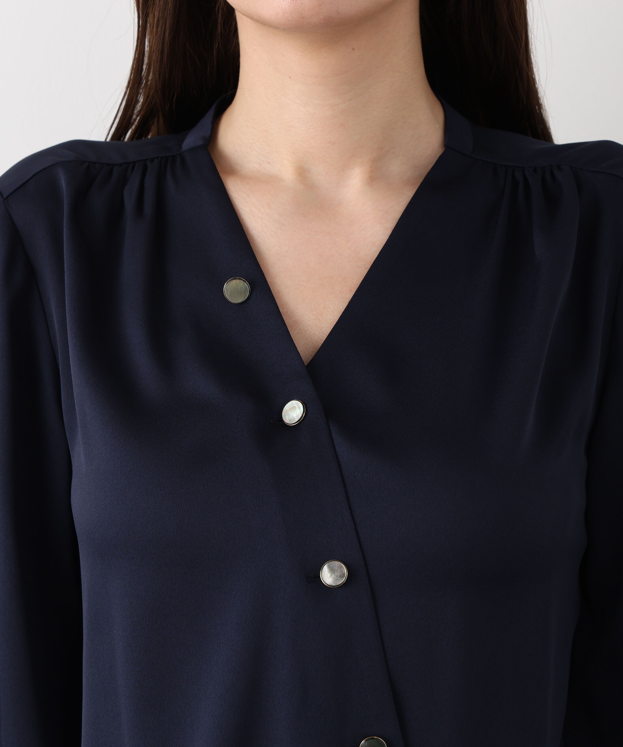  「Ｖネックボタンブラウス」|シャツ・ブラウス|