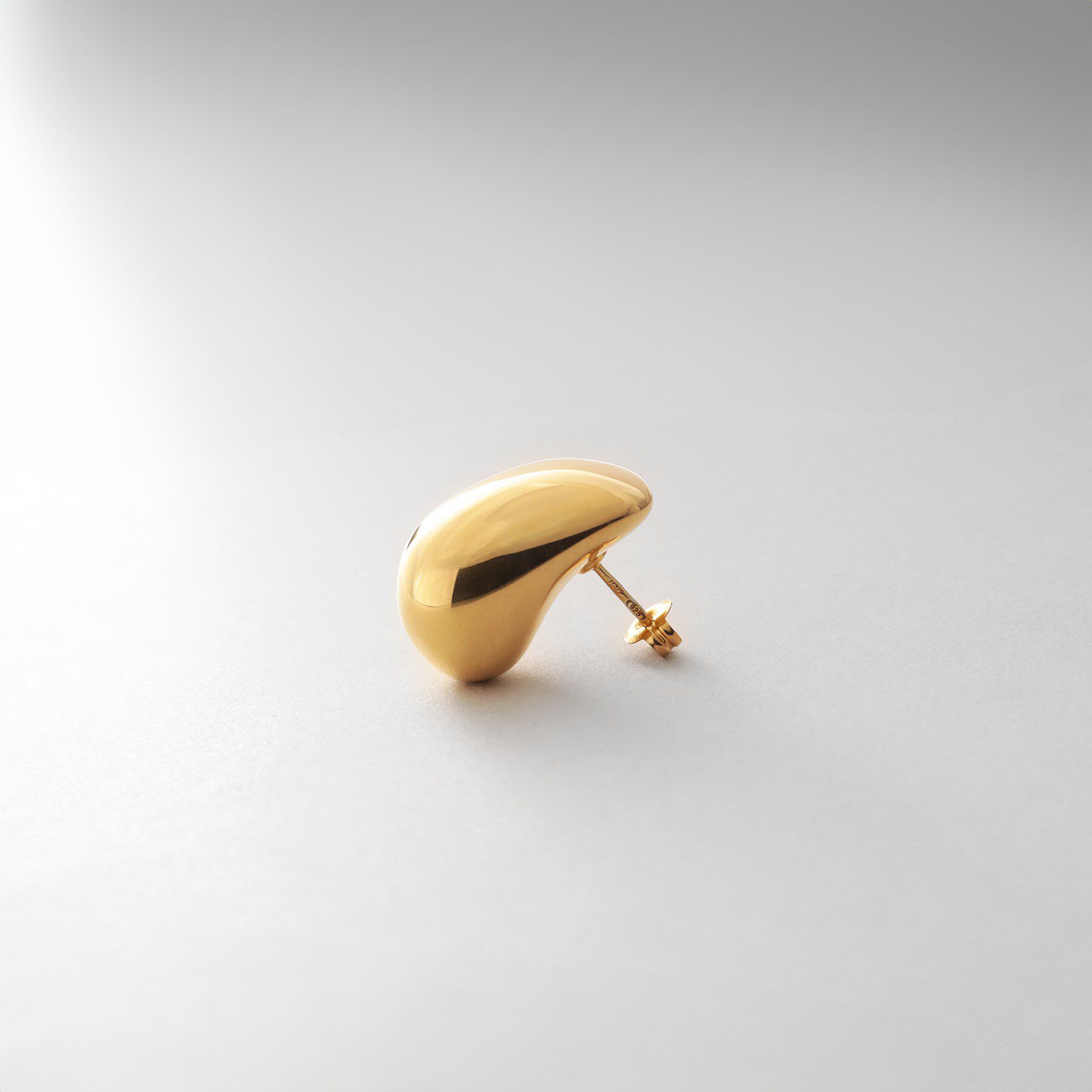 COCOSHNIK ONKITSCH「シルバー ホロウピアス ロングクッションシェイプ GP」|ピアス|