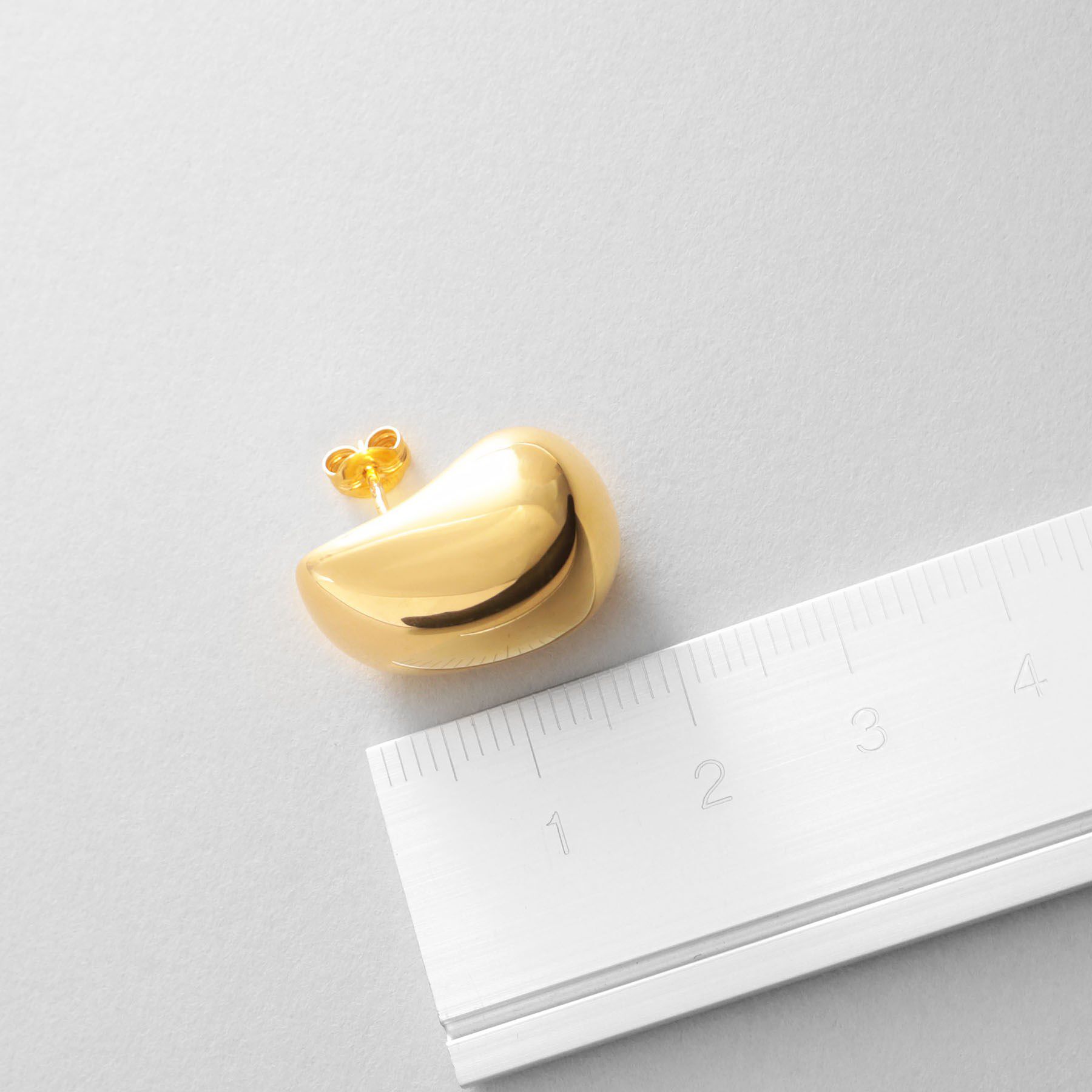 COCOSHNIK ONKITSCH「シルバー ホロウピアス ロングクッションシェイプ GP」|ピアス|