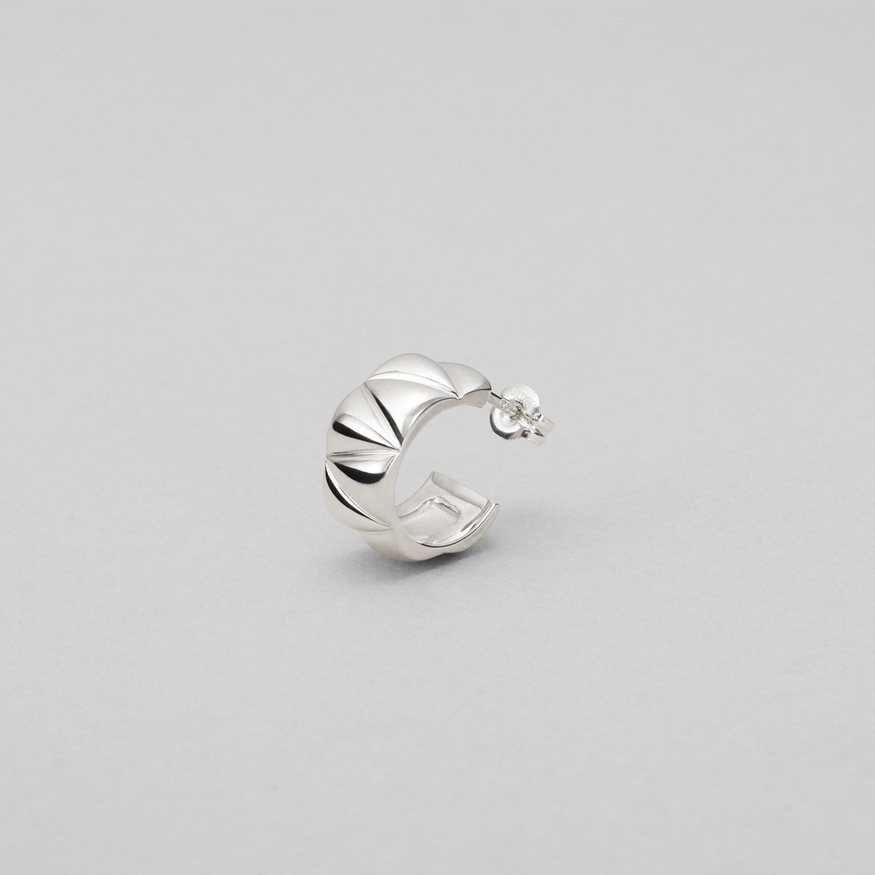 COCOSHNIK ONKITSCH「シルバー キルトフープピアス」|ピアス|