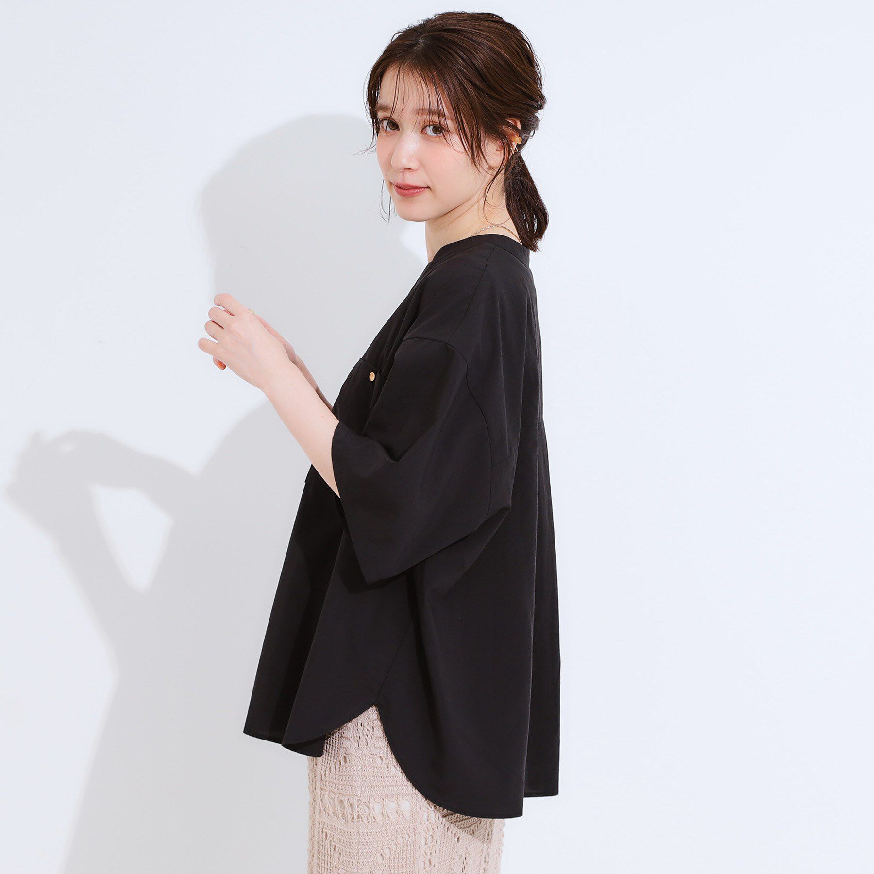 SHOO･LA･RUE「【S-LL】大人の抜け感 ビックポケット Vネックシャツ」|シャツ・ブラウス|